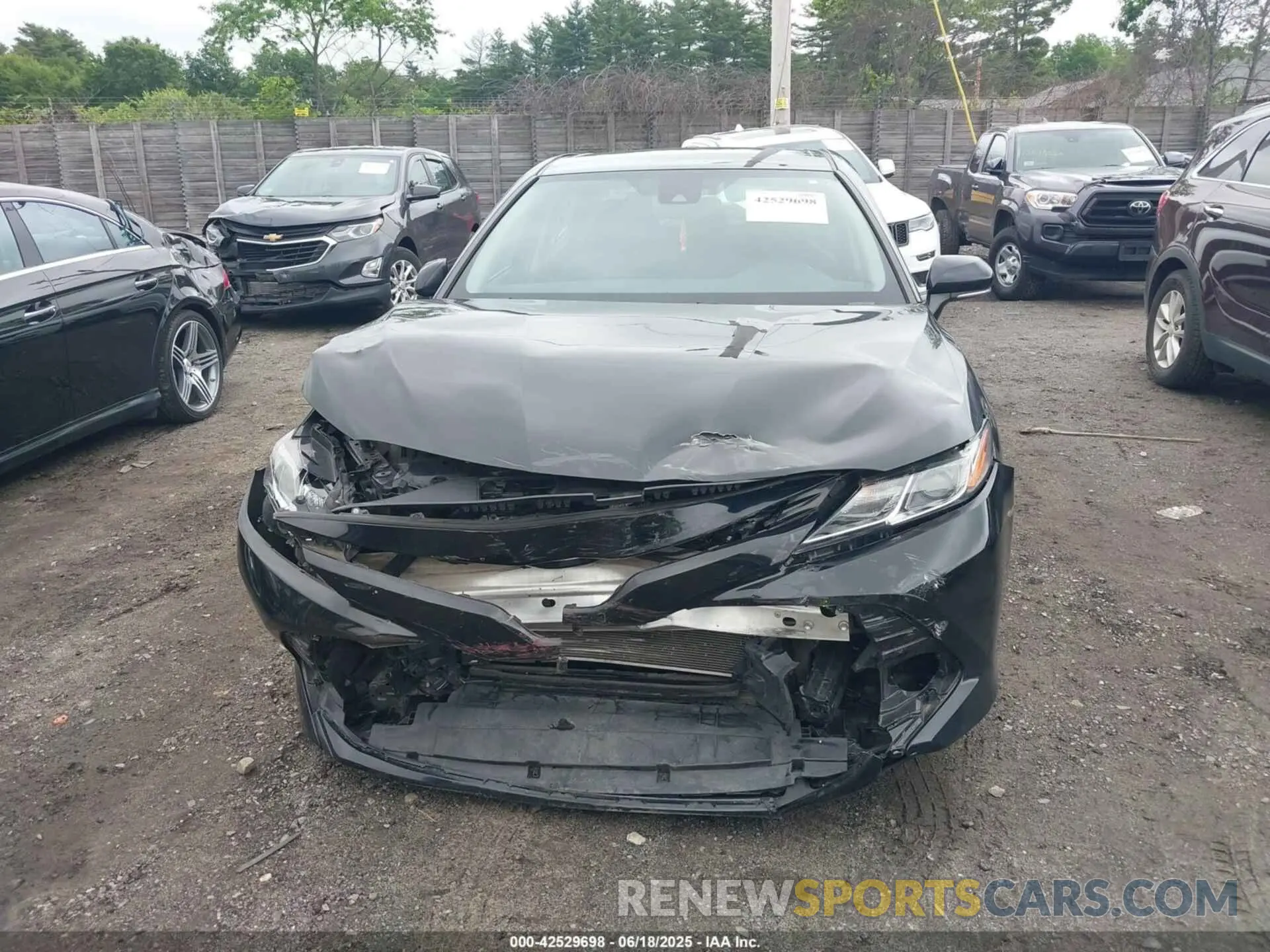 13 Photograph of a damaged car 4T1L11AK1LU952983 TOYOTA CAMRY 2020