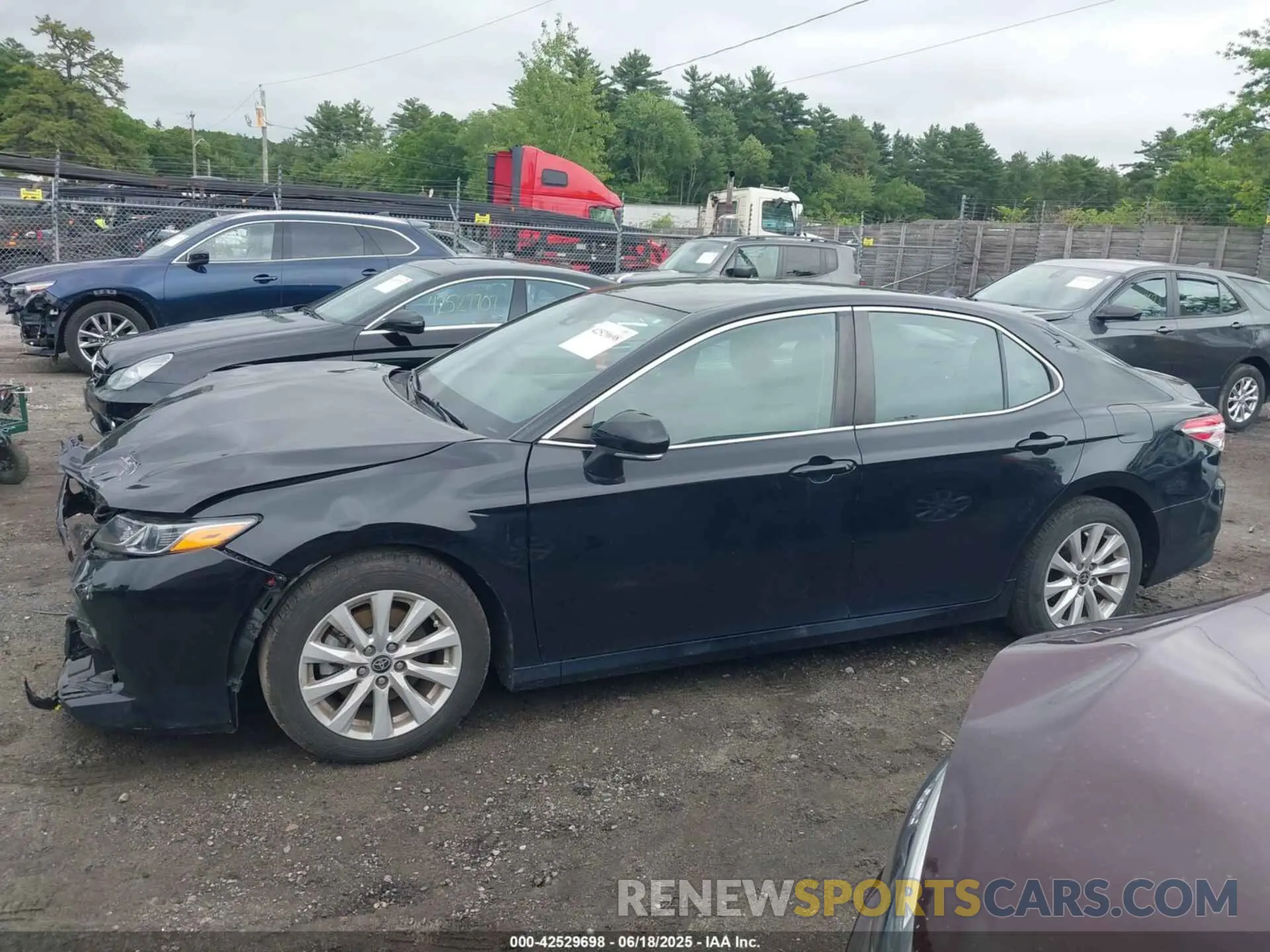 15 Photograph of a damaged car 4T1L11AK1LU952983 TOYOTA CAMRY 2020