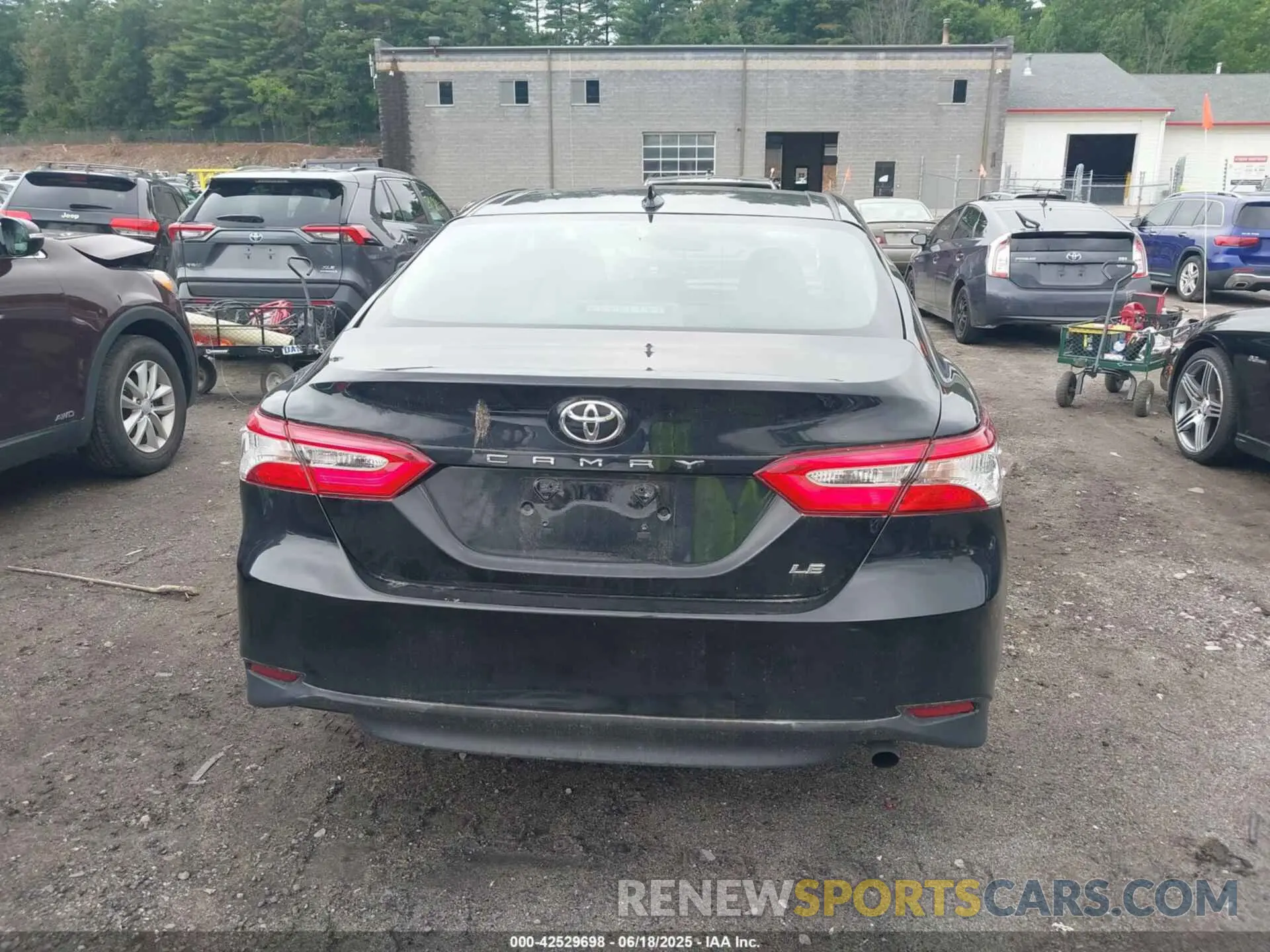 17 Photograph of a damaged car 4T1L11AK1LU952983 TOYOTA CAMRY 2020