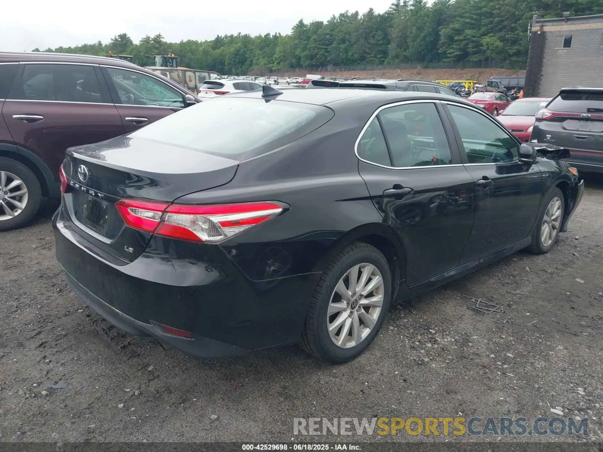 4 Photograph of a damaged car 4T1L11AK1LU952983 TOYOTA CAMRY 2020