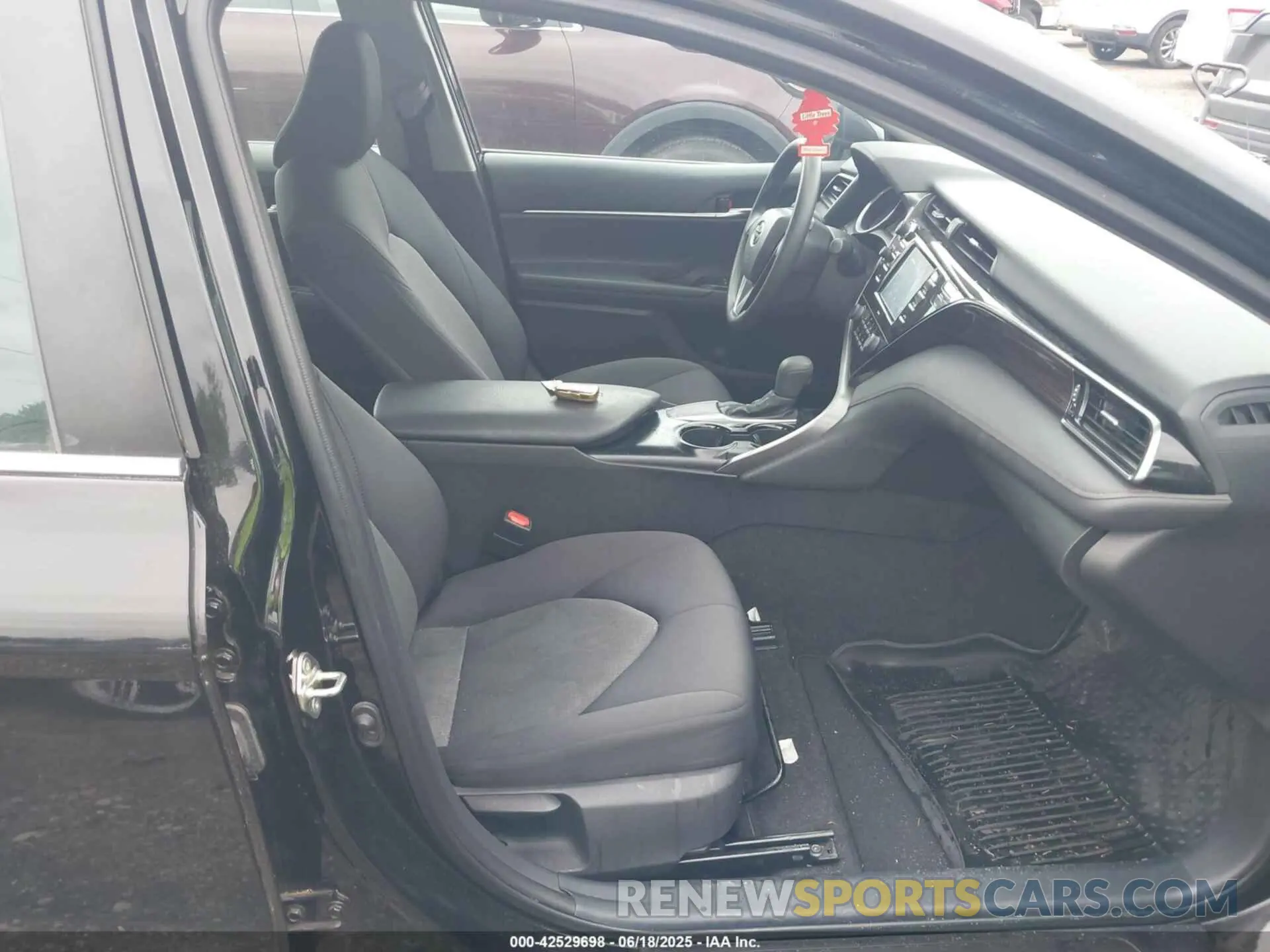 5 Photograph of a damaged car 4T1L11AK1LU952983 TOYOTA CAMRY 2020