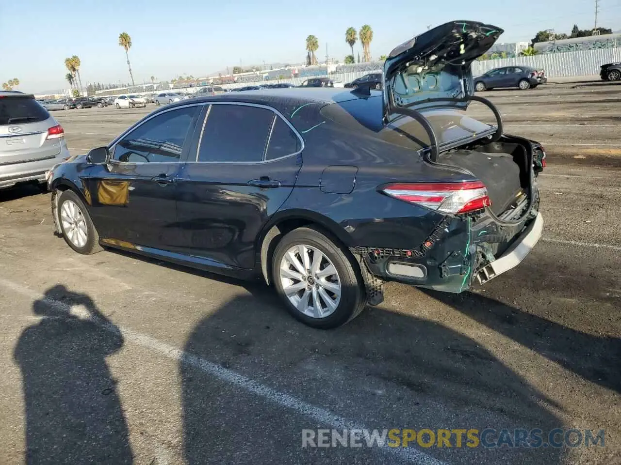 2 Photograph of a damaged car 4T1L11AK1LU992223 TOYOTA CAMRY 2020