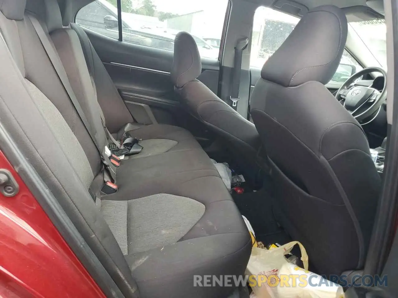 10 Photograph of a damaged car 4T1L11AK2LU500928 TOYOTA CAMRY 2020