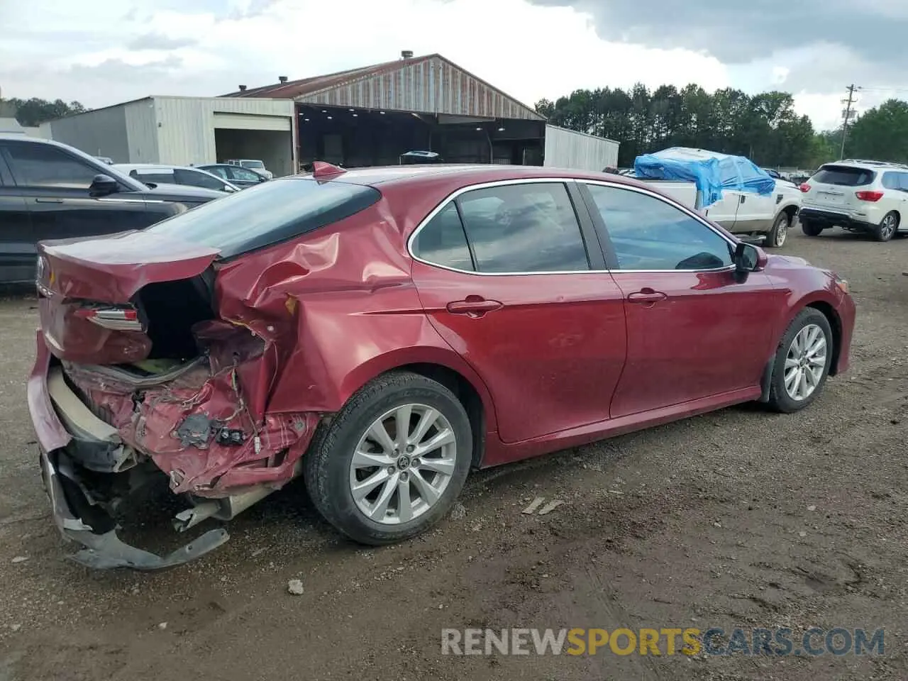 3 Photograph of a damaged car 4T1L11AK2LU500928 TOYOTA CAMRY 2020