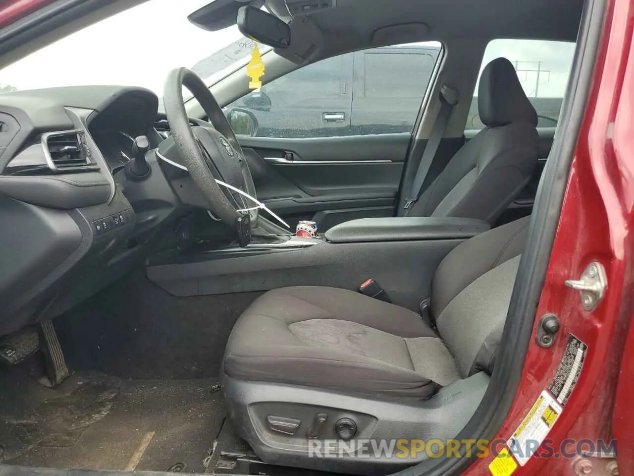 7 Photograph of a damaged car 4T1L11AK2LU500928 TOYOTA CAMRY 2020