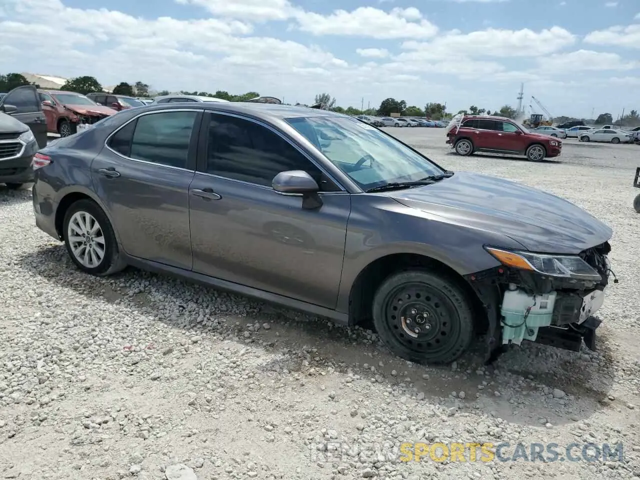 4 Photograph of a damaged car 4T1L11AK2LU871247 TOYOTA CAMRY 2020