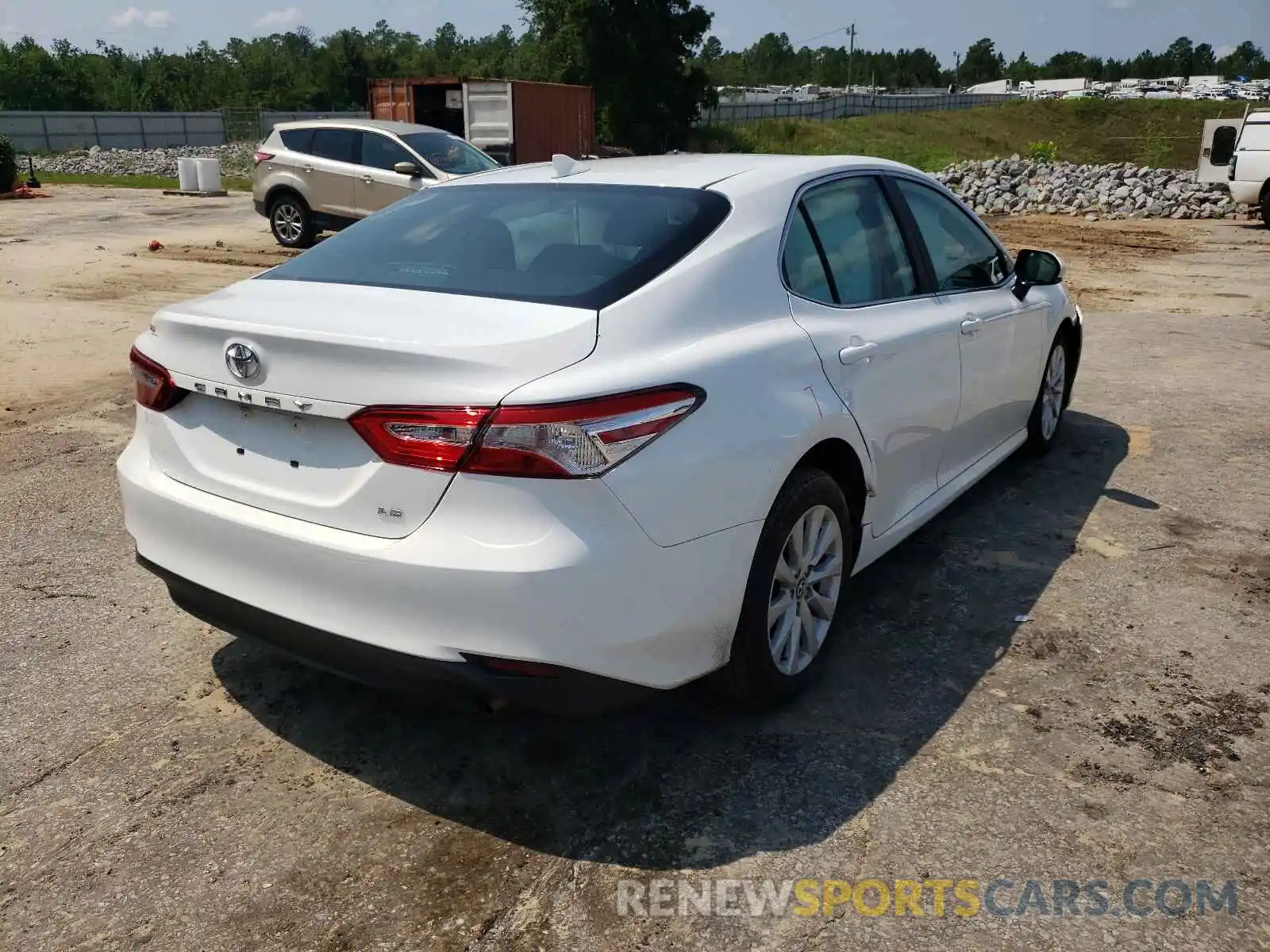 4 Photograph of a damaged car 4T1L11AK2LU880742 TOYOTA CAMRY 2020