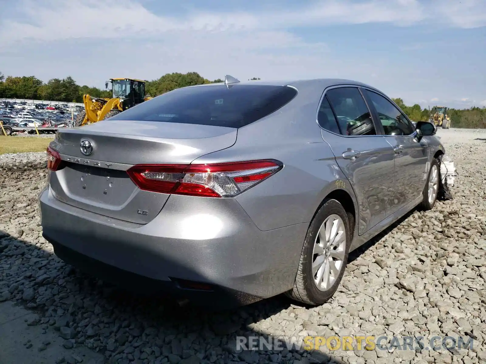 4 Photograph of a damaged car 4T1L11AK2LU945041 TOYOTA CAMRY 2020