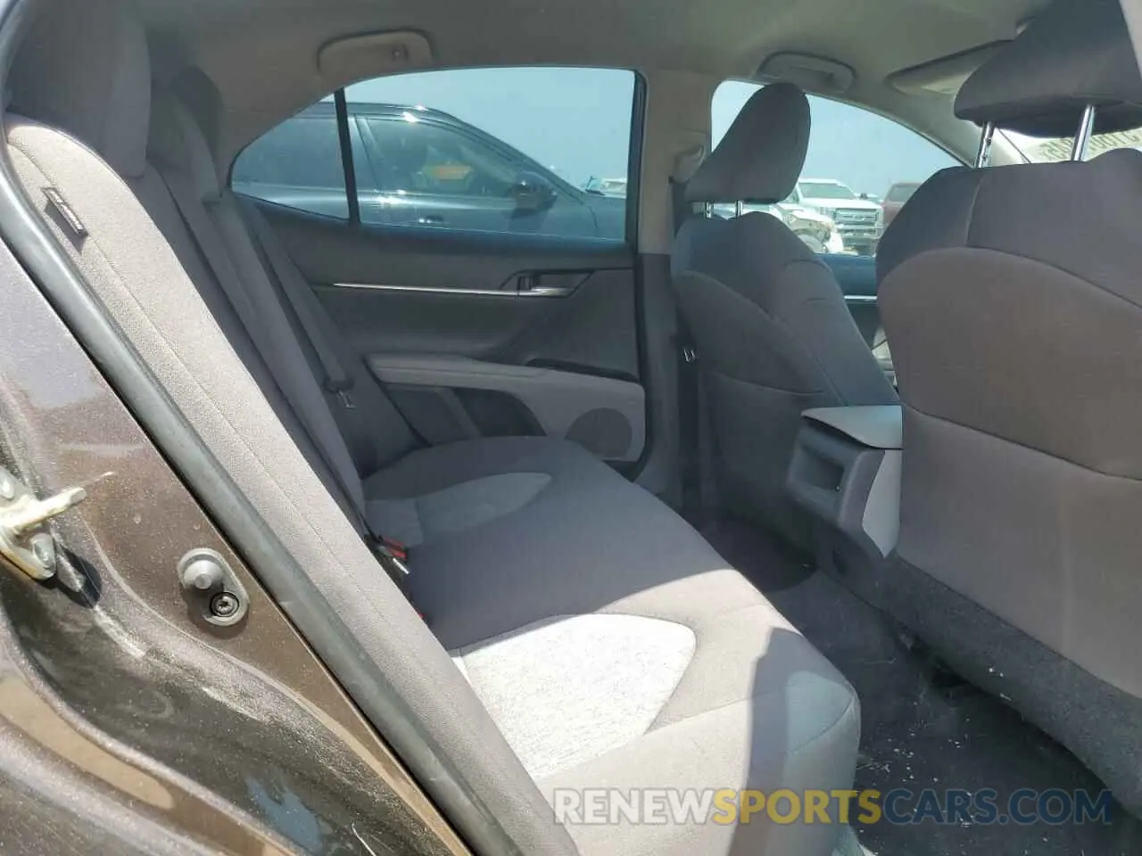 10 Photograph of a damaged car 4T1L11AK3LU301001 TOYOTA CAMRY 2020