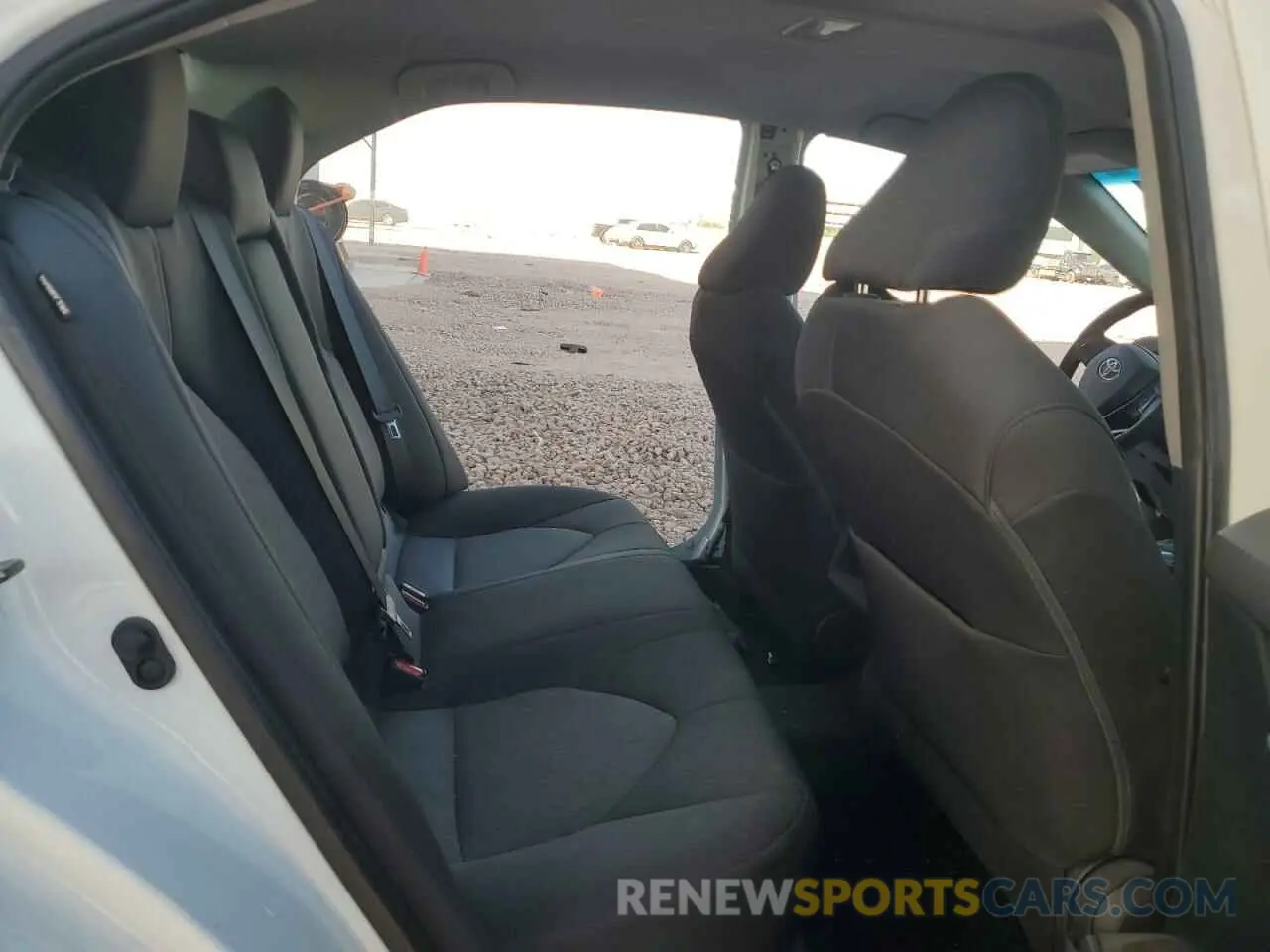 10 Photograph of a damaged car 4T1L11AK3LU862251 TOYOTA CAMRY 2020