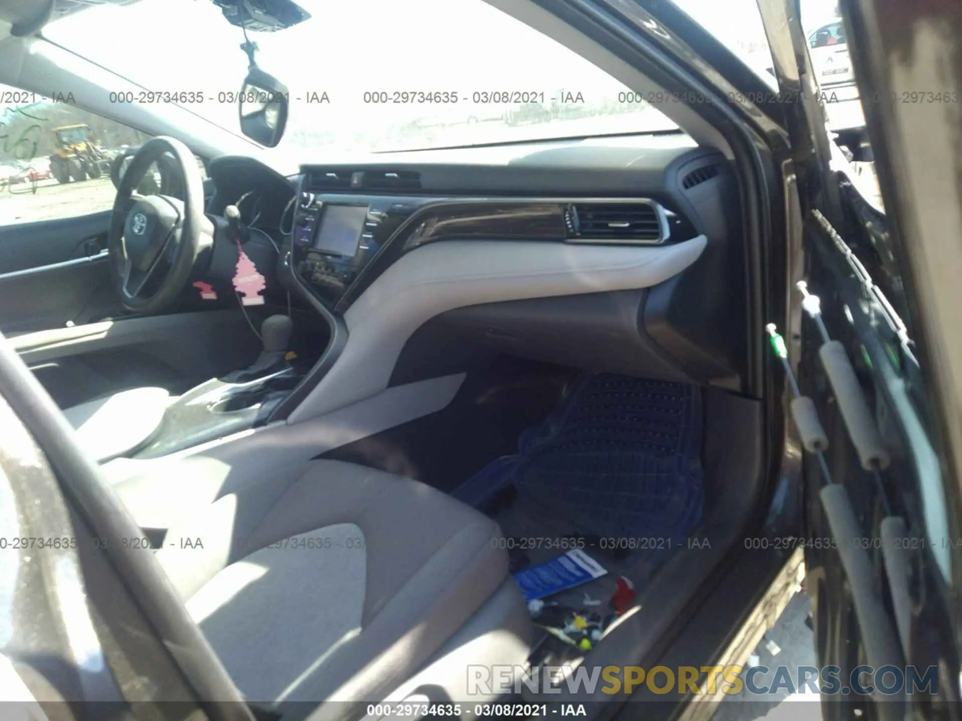 5 Photograph of a damaged car 4T1L11AK3LU882371 TOYOTA CAMRY 2020