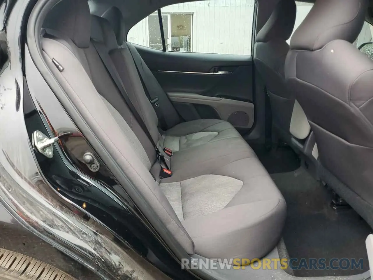 10 Photograph of a damaged car 4T1L11AK3LU886470 TOYOTA CAMRY 2020