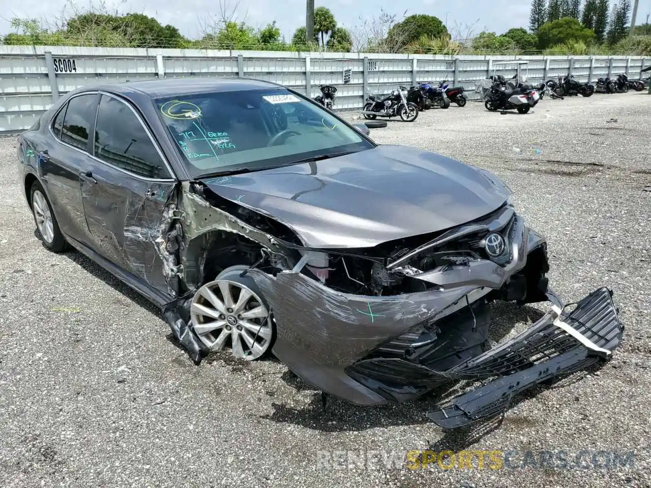 1 Photograph of a damaged car 4T1L11AK3LU920472 TOYOTA CAMRY 2020