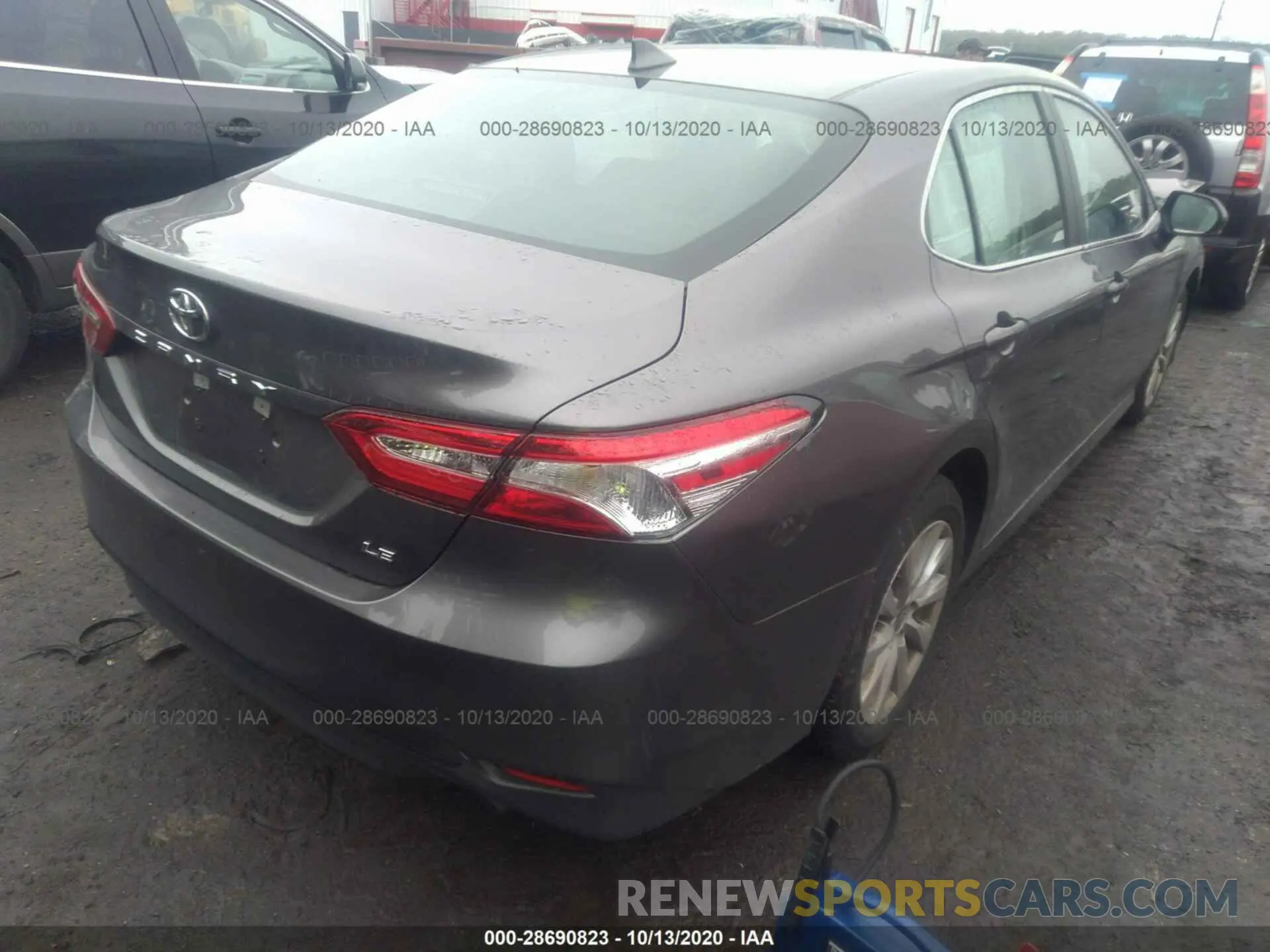 4 Photograph of a damaged car 4T1L11AK3LU953665 TOYOTA CAMRY 2020