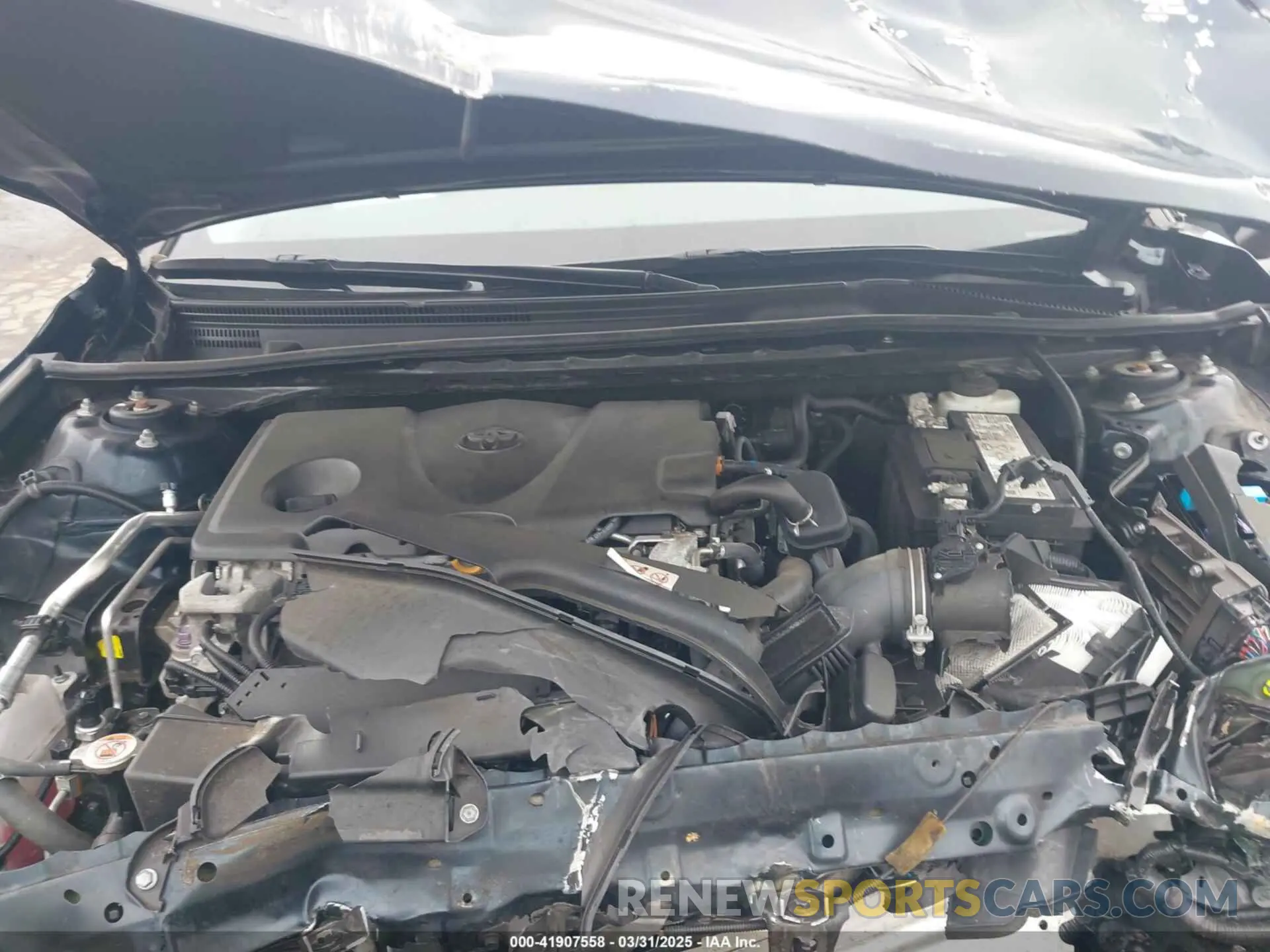10 Photograph of a damaged car 4T1L11AK3LU977805 TOYOTA CAMRY 2020