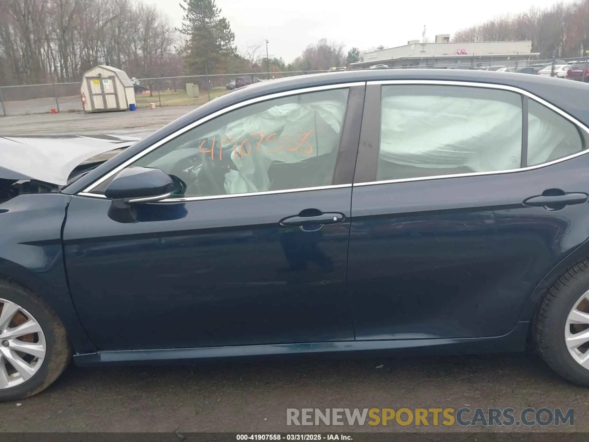 15 Photograph of a damaged car 4T1L11AK3LU977805 TOYOTA CAMRY 2020