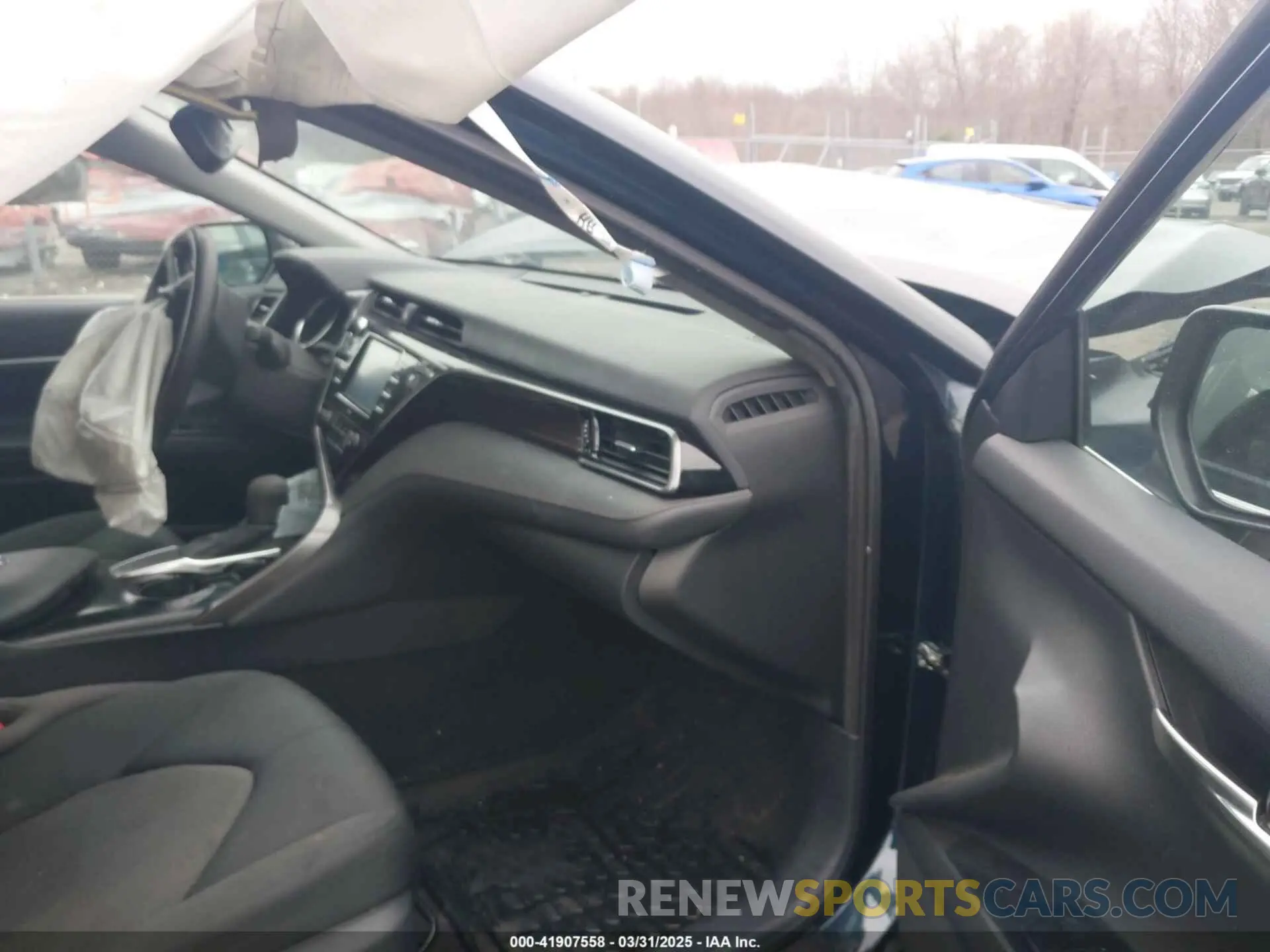5 Photograph of a damaged car 4T1L11AK3LU977805 TOYOTA CAMRY 2020