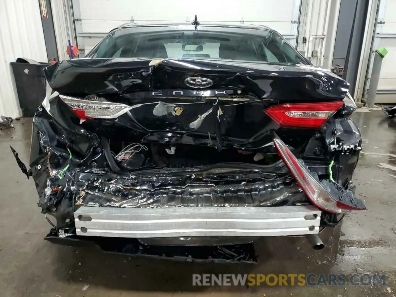 6 Photograph of a damaged car 4T1L11AK3LU994037 TOYOTA CAMRY 2020