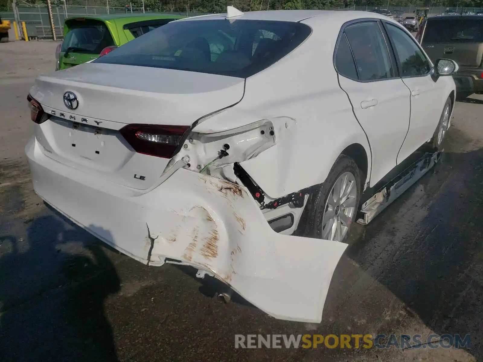 4 Photograph of a damaged car 4T1L11AK3LU996032 TOYOTA CAMRY 2020