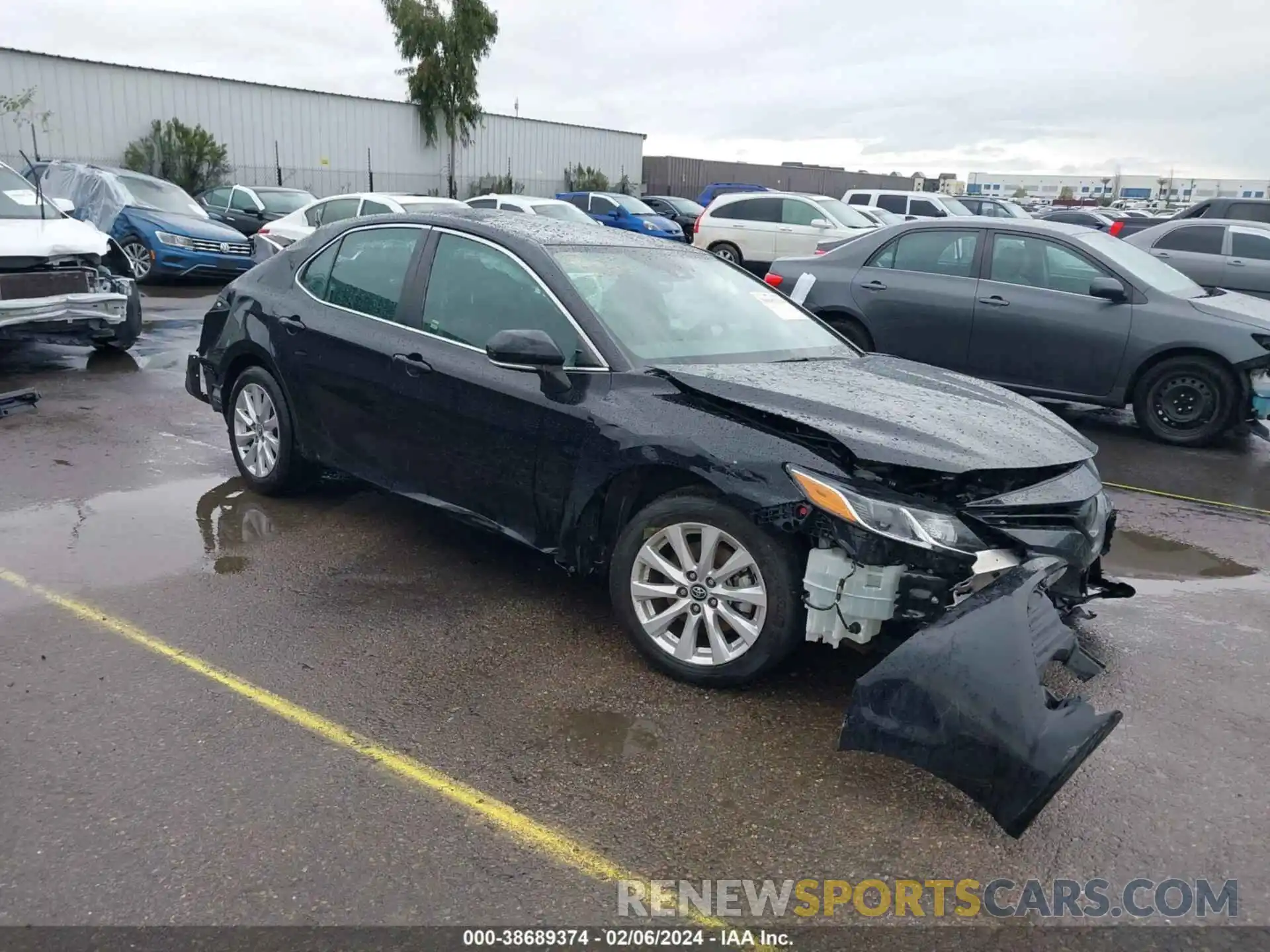 1 Photograph of a damaged car 4T1L11AK4LU351907 TOYOTA CAMRY 2020