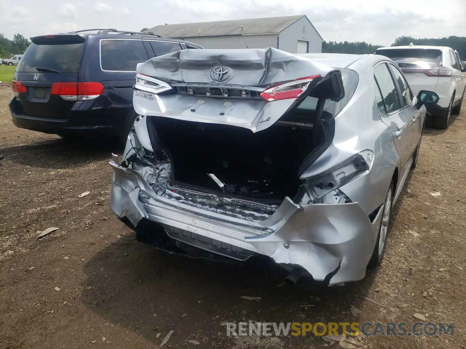 9 Photograph of a damaged car 4T1L11AK4LU865806 TOYOTA CAMRY 2020