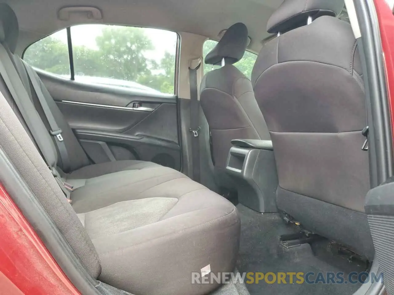 10 Photograph of a damaged car 4T1L11AK4LU875445 TOYOTA CAMRY 2020