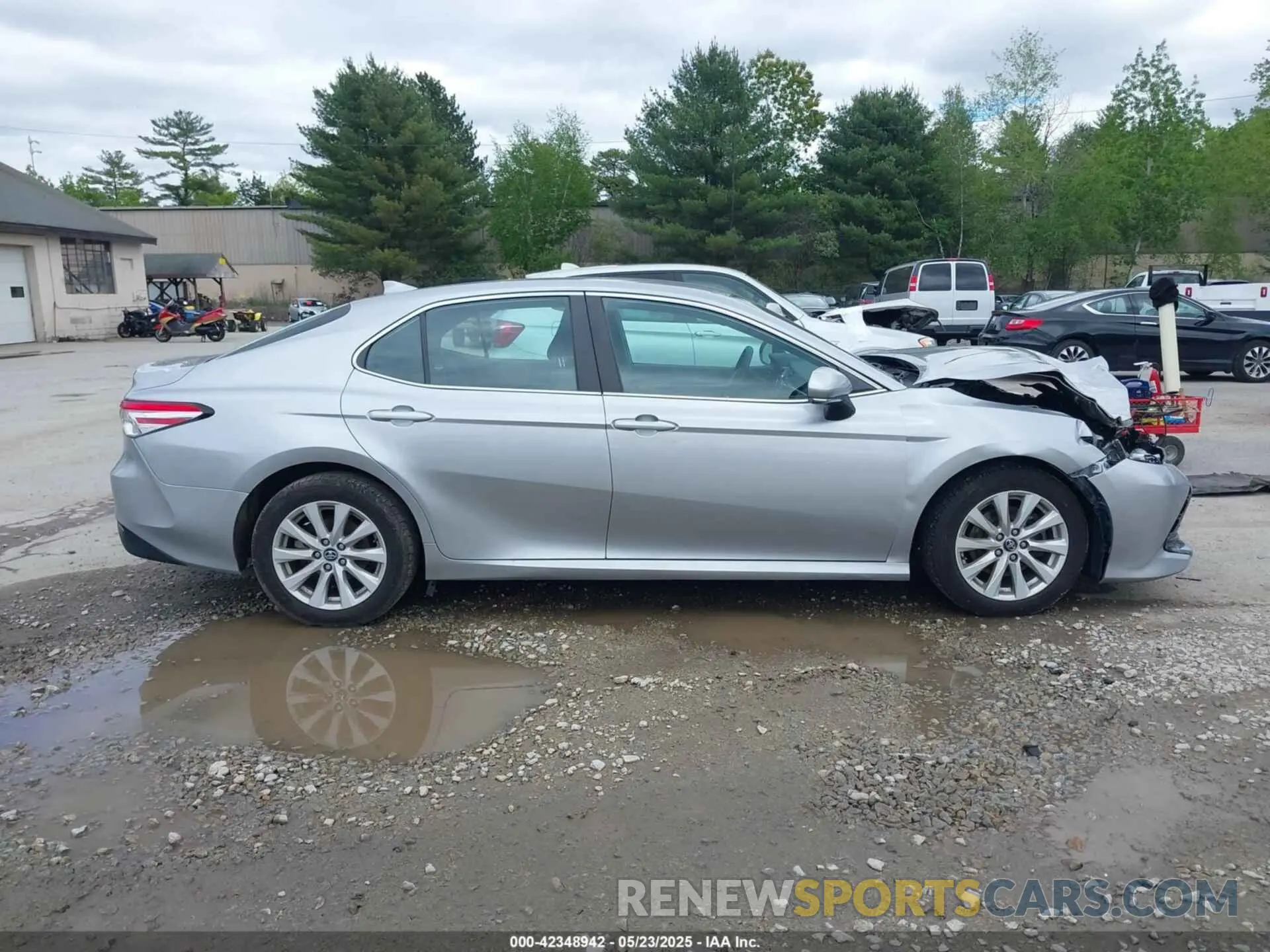 12 Photograph of a damaged car 4T1L11AK4LU897459 TOYOTA CAMRY 2020
