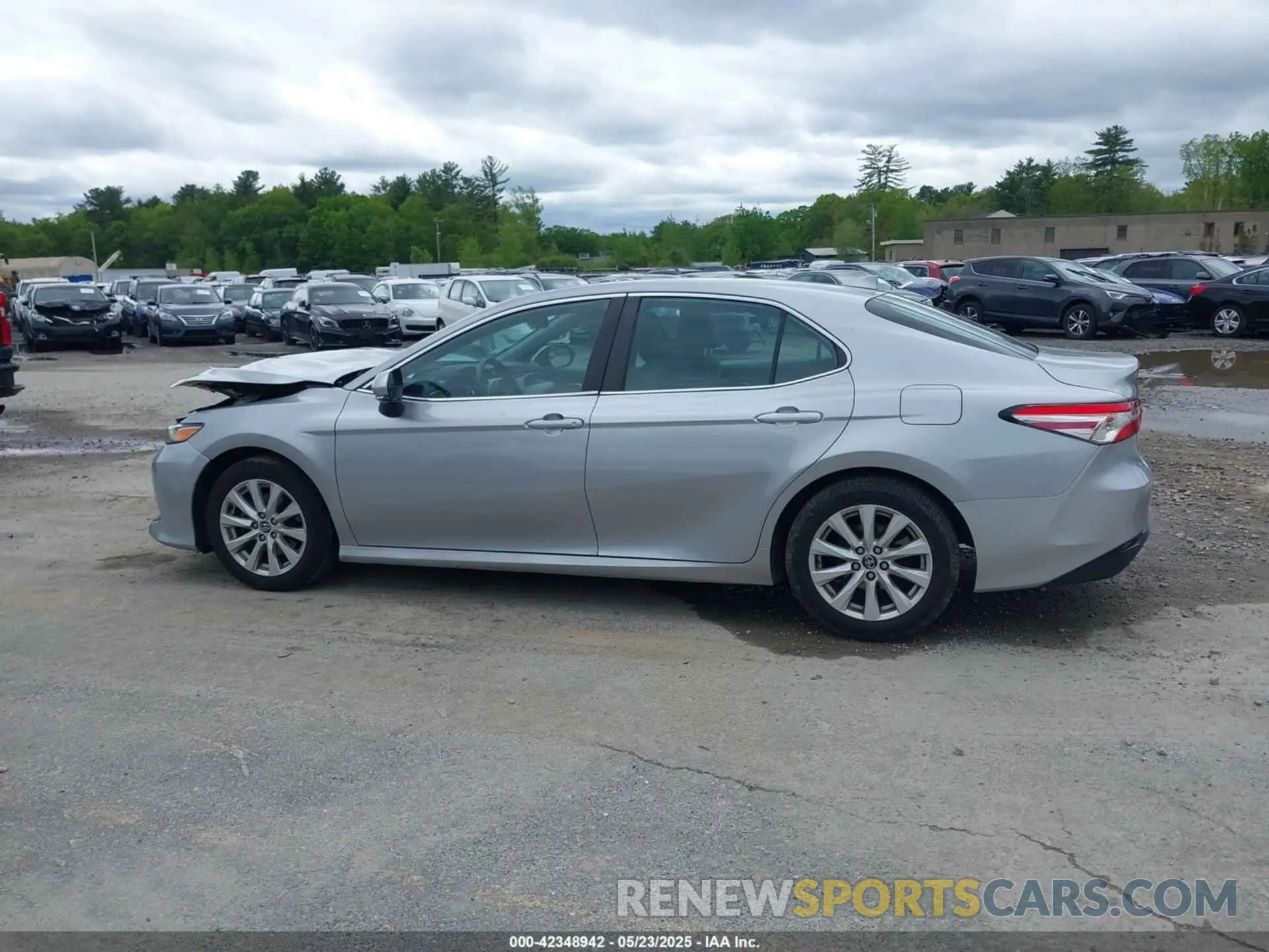 13 Photograph of a damaged car 4T1L11AK4LU897459 TOYOTA CAMRY 2020