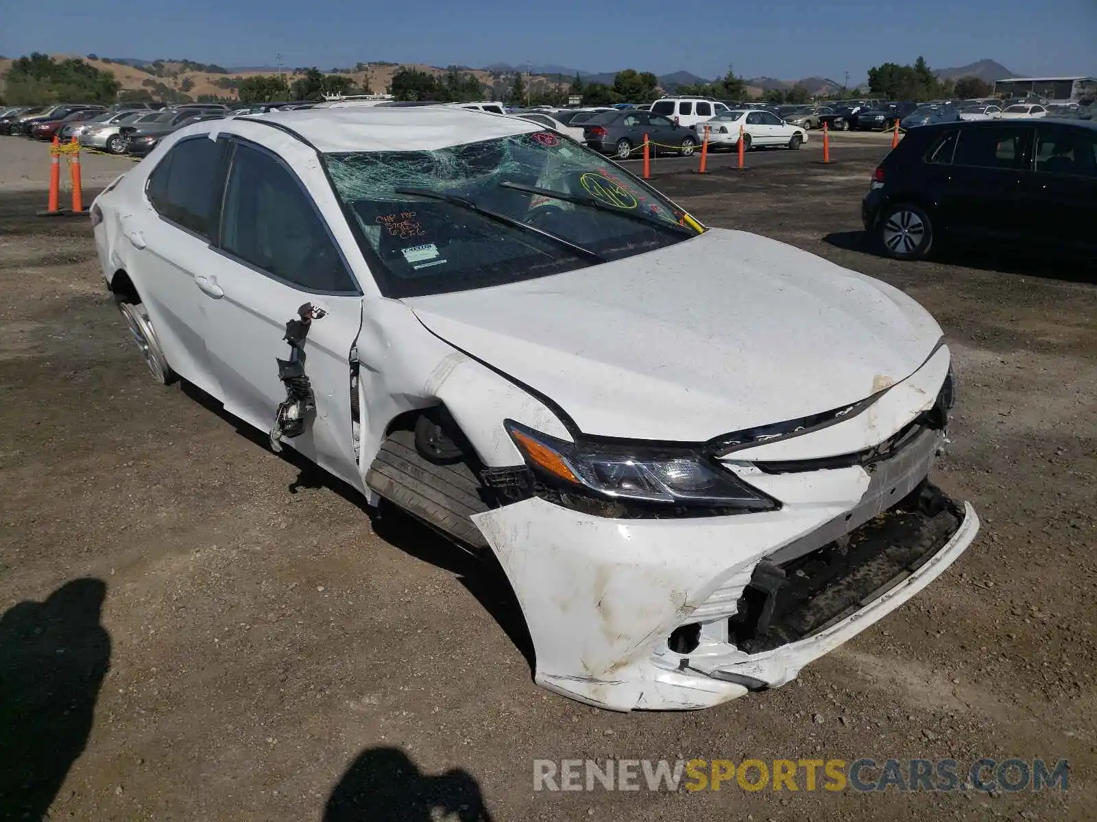 1 Photograph of a damaged car 4T1L11AK4LU964268 TOYOTA CAMRY 2020