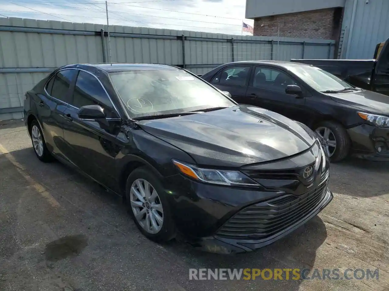 1 Photograph of a damaged car 4T1L11AK5LU399755 TOYOTA CAMRY 2020