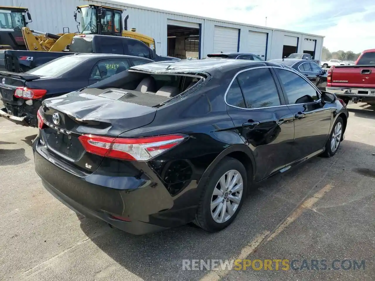 4 Photograph of a damaged car 4T1L11AK5LU399755 TOYOTA CAMRY 2020