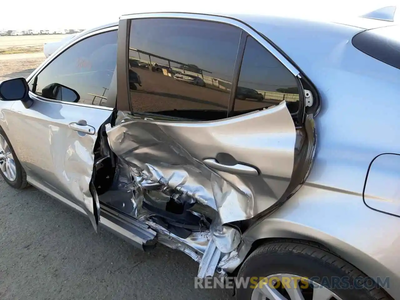 9 Photograph of a damaged car 4T1L11AK5LU873140 TOYOTA CAMRY 2020