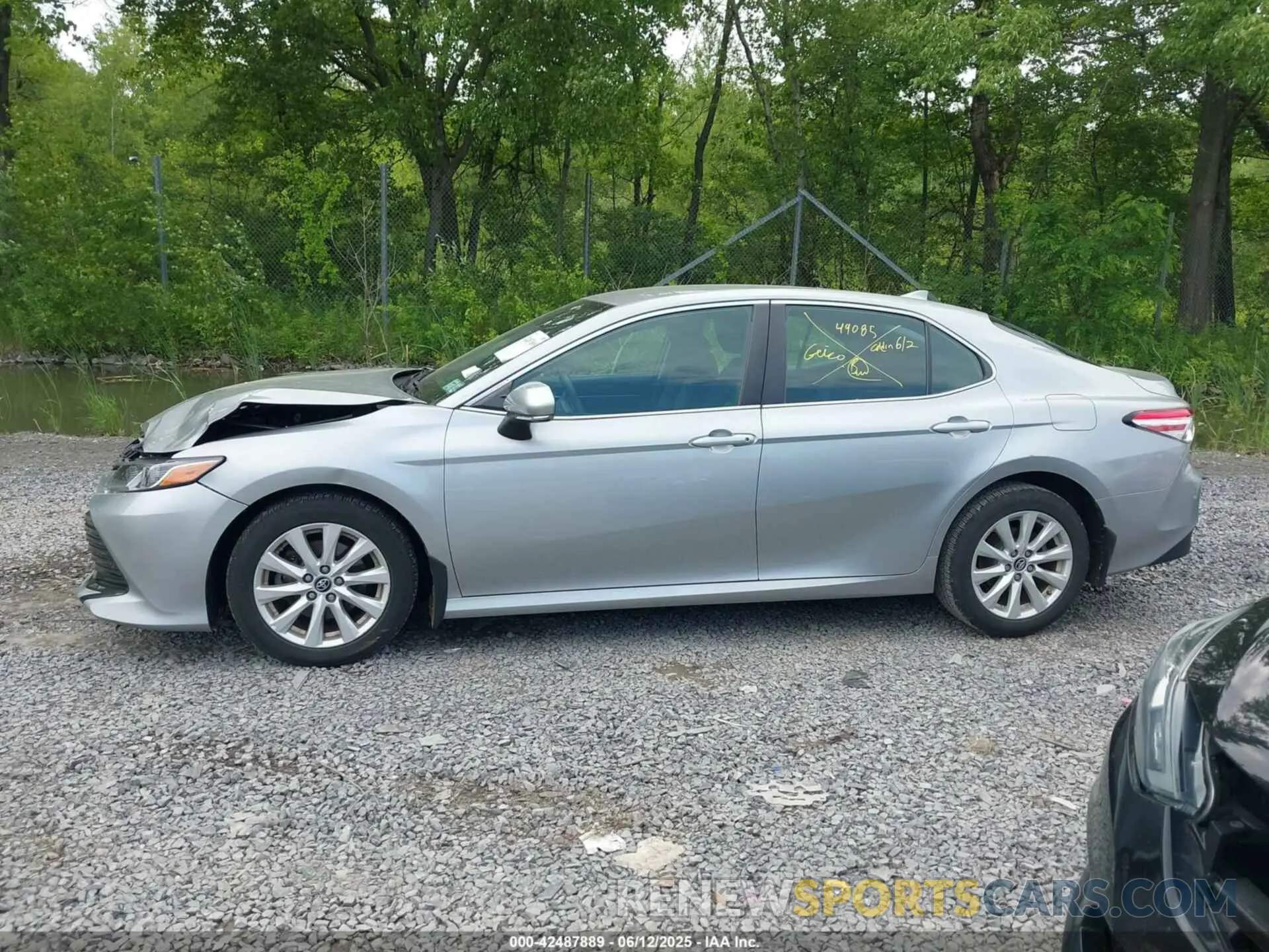 14 Photograph of a damaged car 4T1L11AK5LU913166 TOYOTA CAMRY 2020