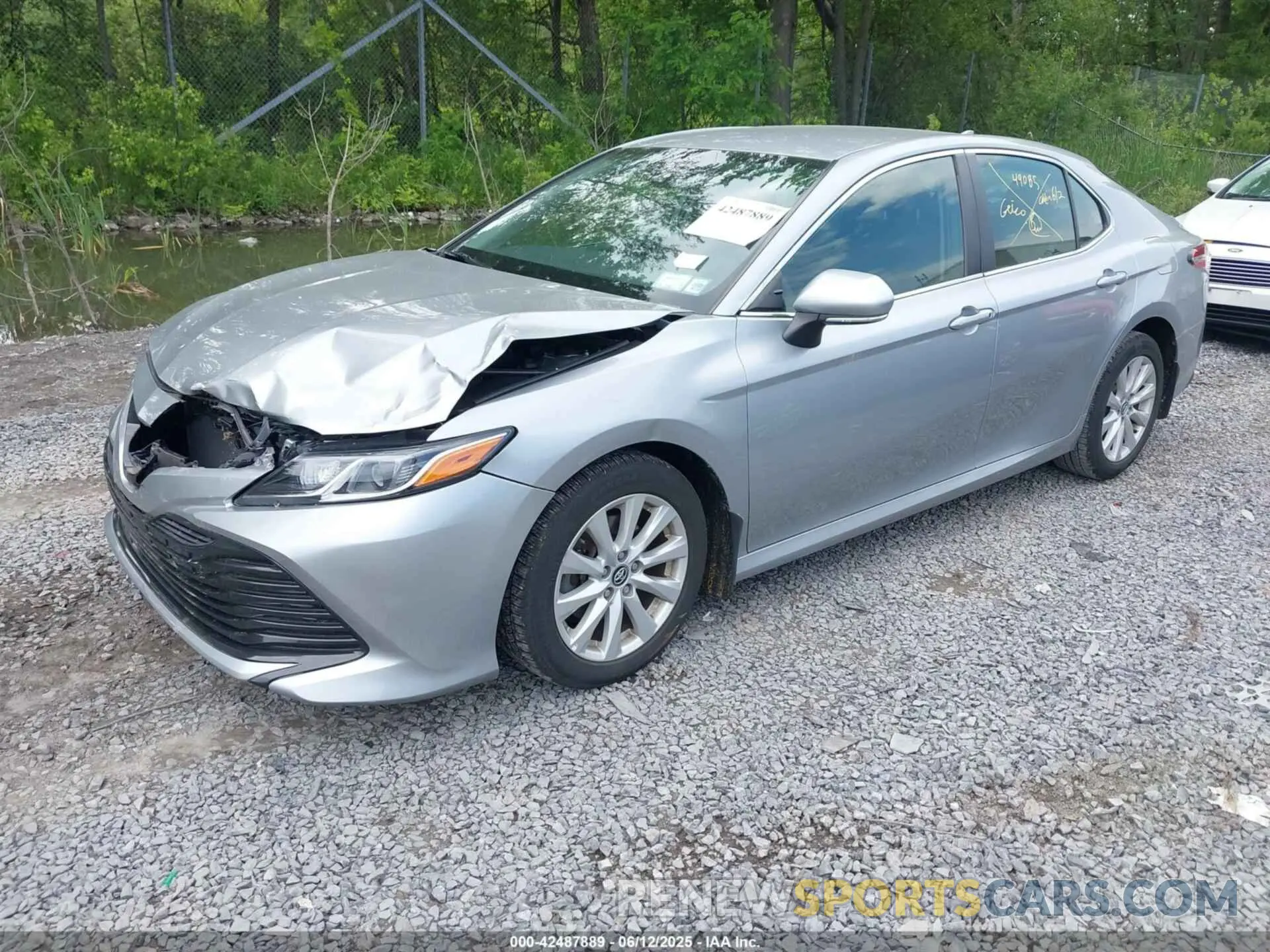 2 Photograph of a damaged car 4T1L11AK5LU913166 TOYOTA CAMRY 2020