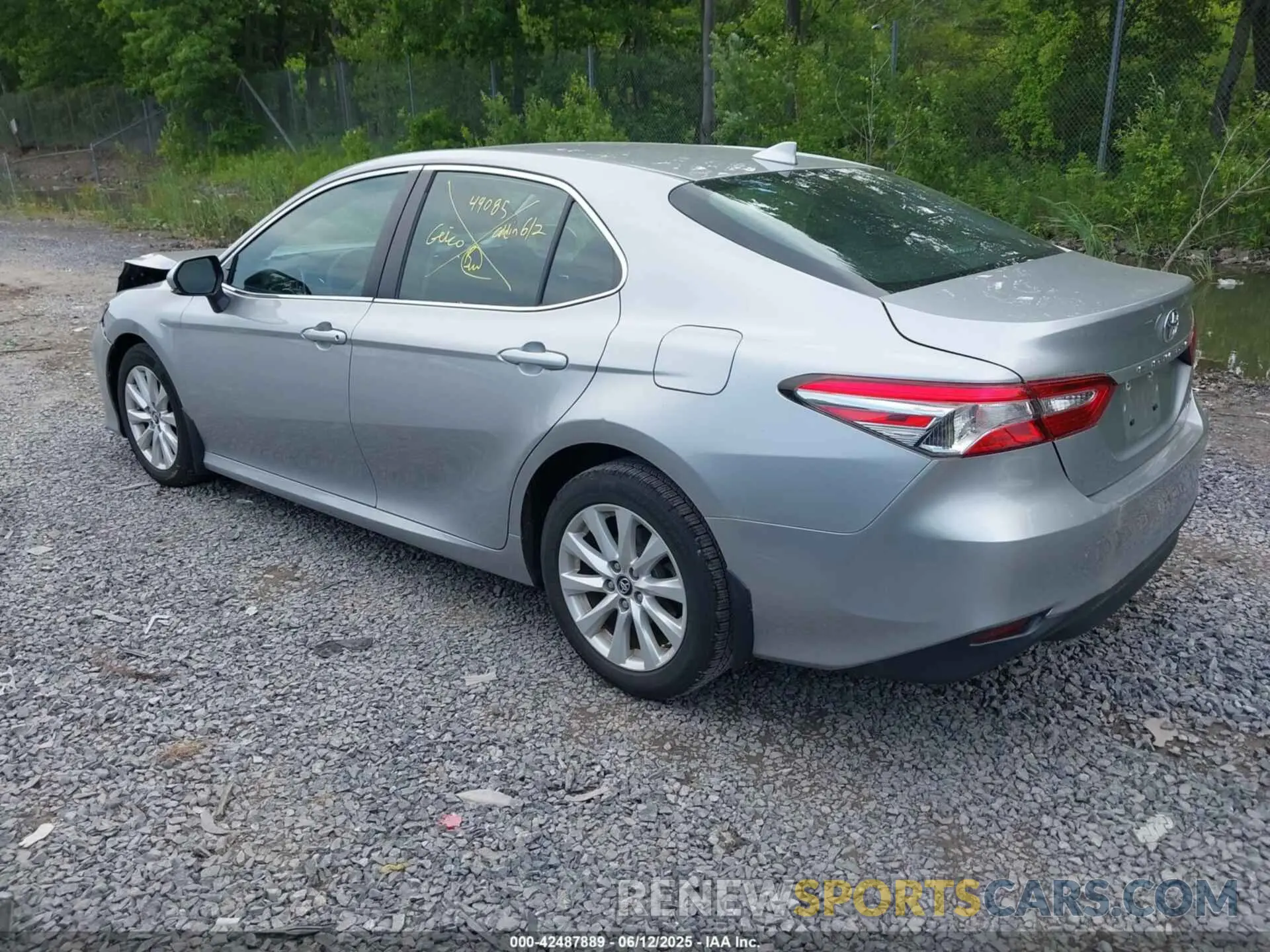3 Photograph of a damaged car 4T1L11AK5LU913166 TOYOTA CAMRY 2020
