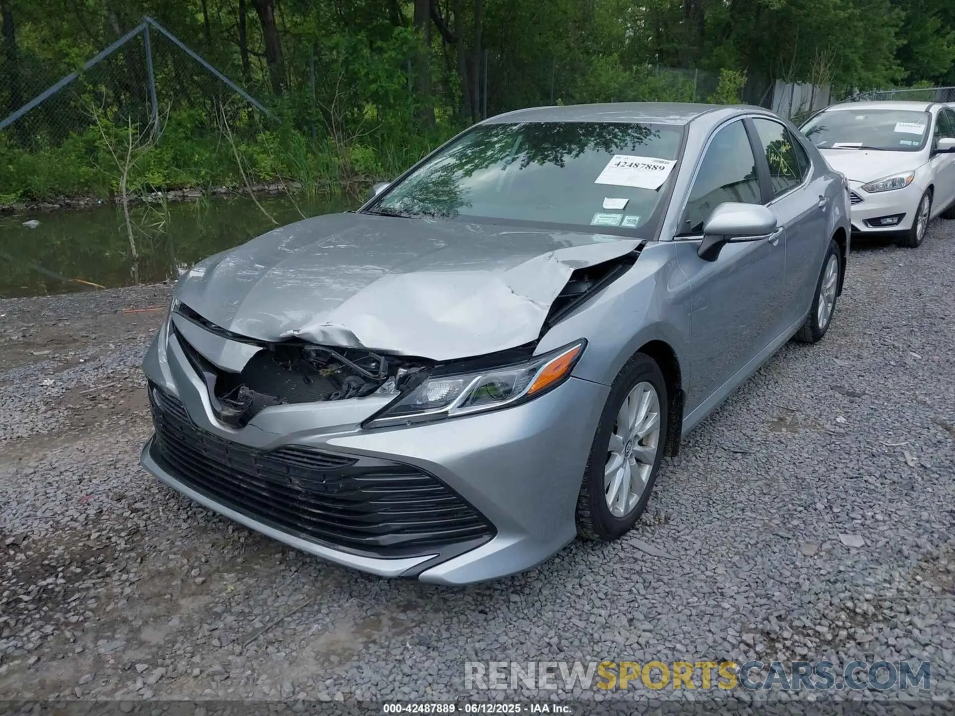 6 Photograph of a damaged car 4T1L11AK5LU913166 TOYOTA CAMRY 2020
