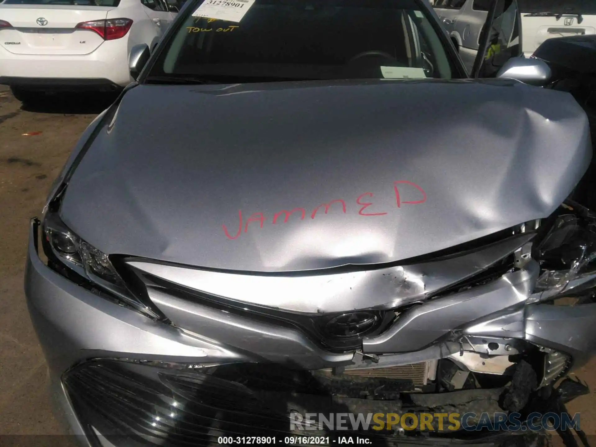 10 Photograph of a damaged car 4T1L11AK5LU925950 TOYOTA CAMRY 2020