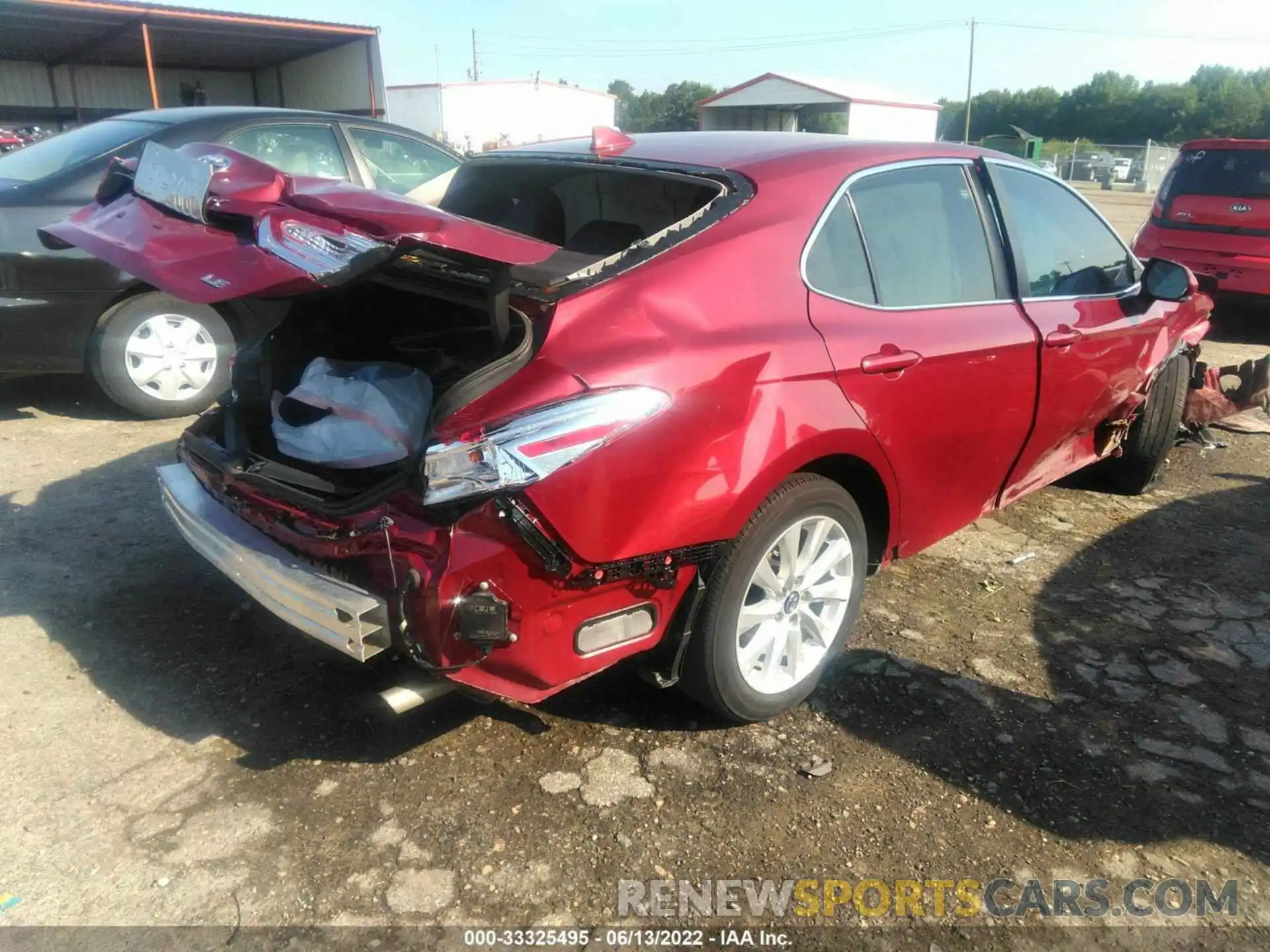 4 Photograph of a damaged car 4T1L11AK6LU308590 TOYOTA CAMRY 2020