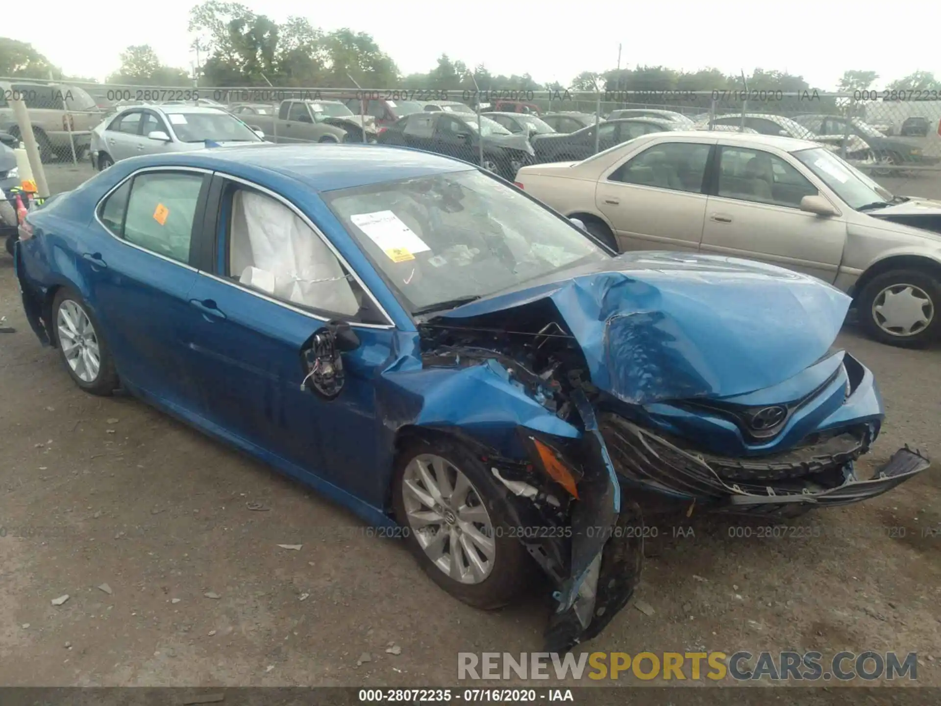 1 Photograph of a damaged car 4T1L11AK6LU316690 TOYOTA CAMRY 2020