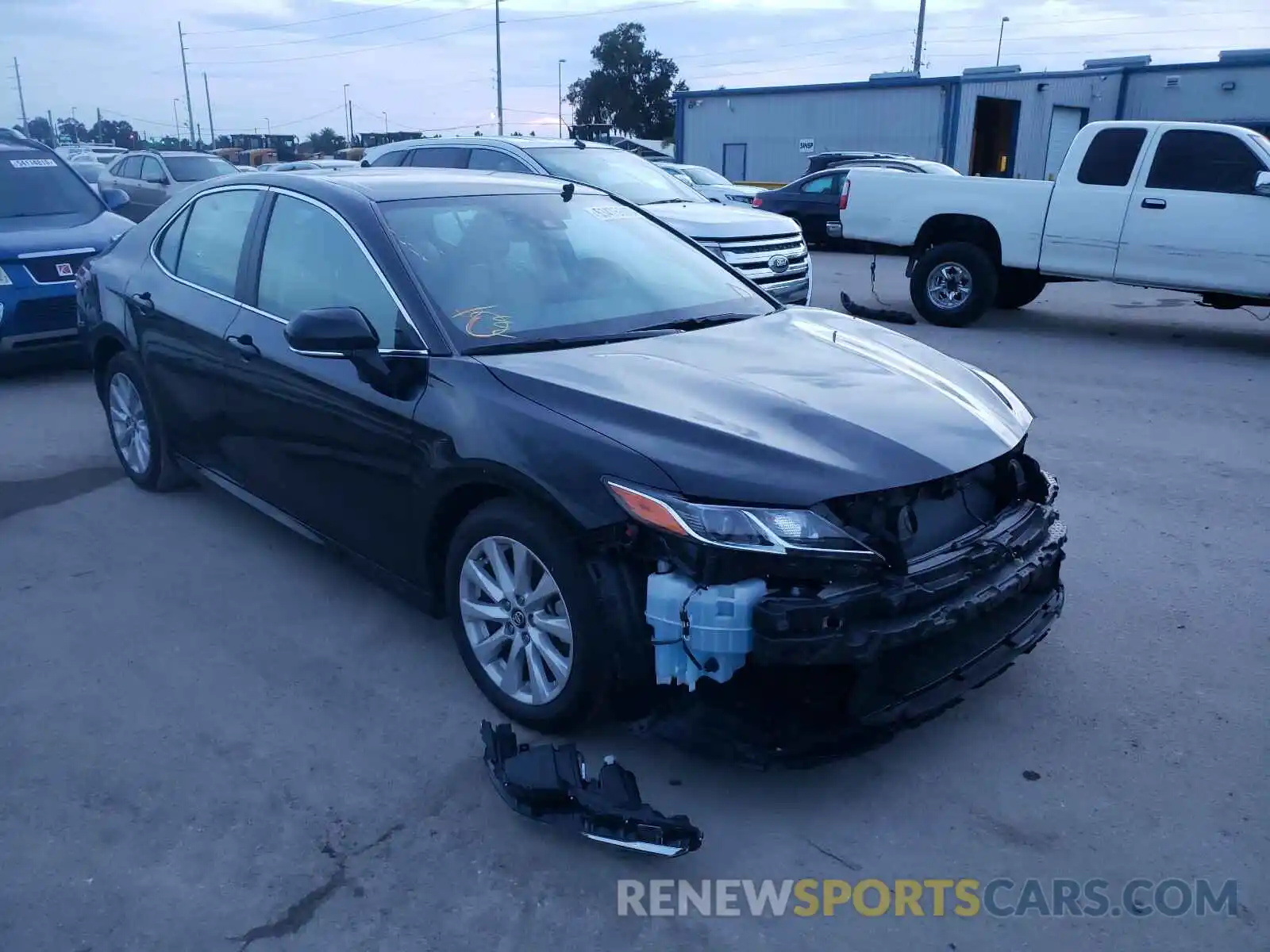 1 Photograph of a damaged car 4T1L11AK6LU320237 TOYOTA CAMRY 2020