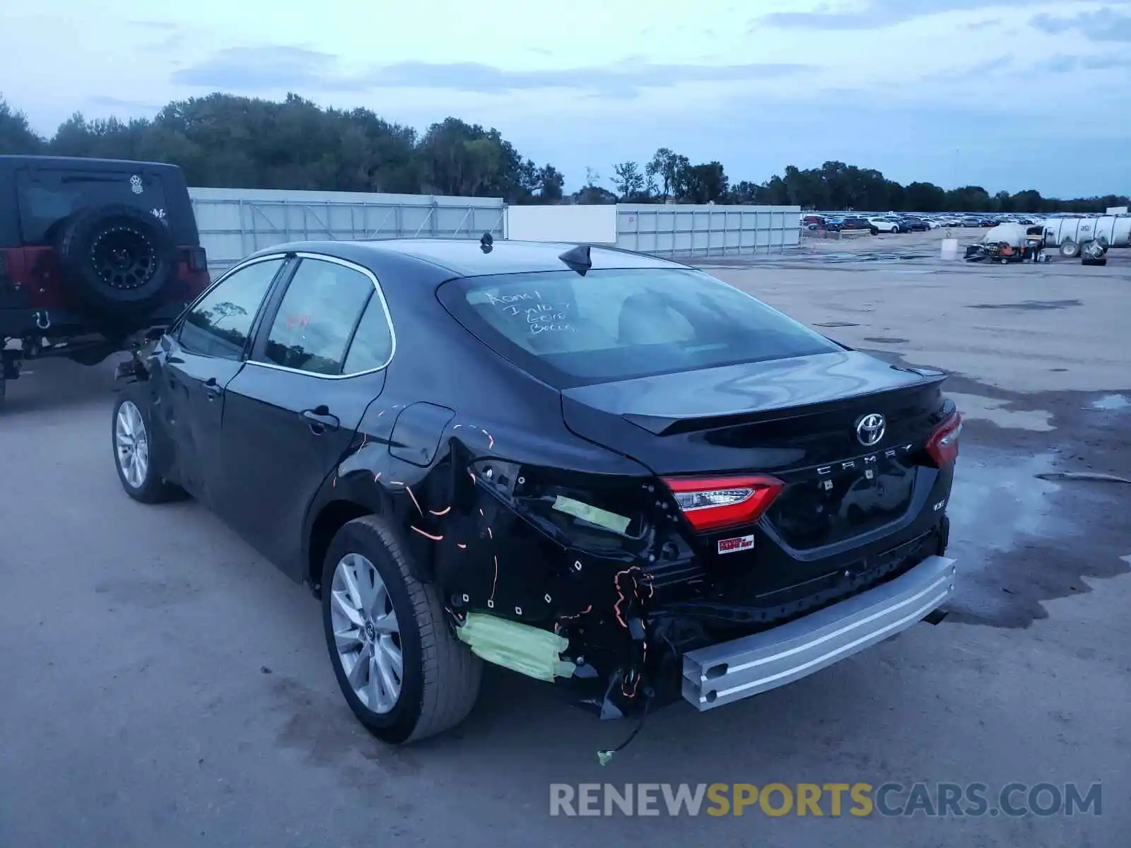 3 Photograph of a damaged car 4T1L11AK6LU320237 TOYOTA CAMRY 2020