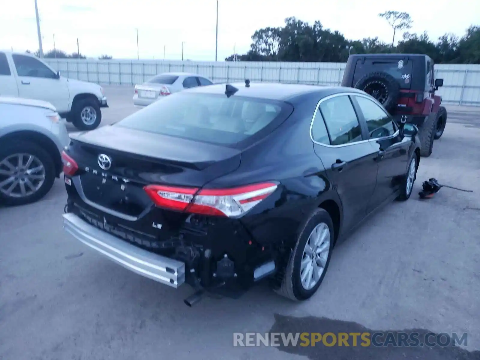 4 Photograph of a damaged car 4T1L11AK6LU320237 TOYOTA CAMRY 2020