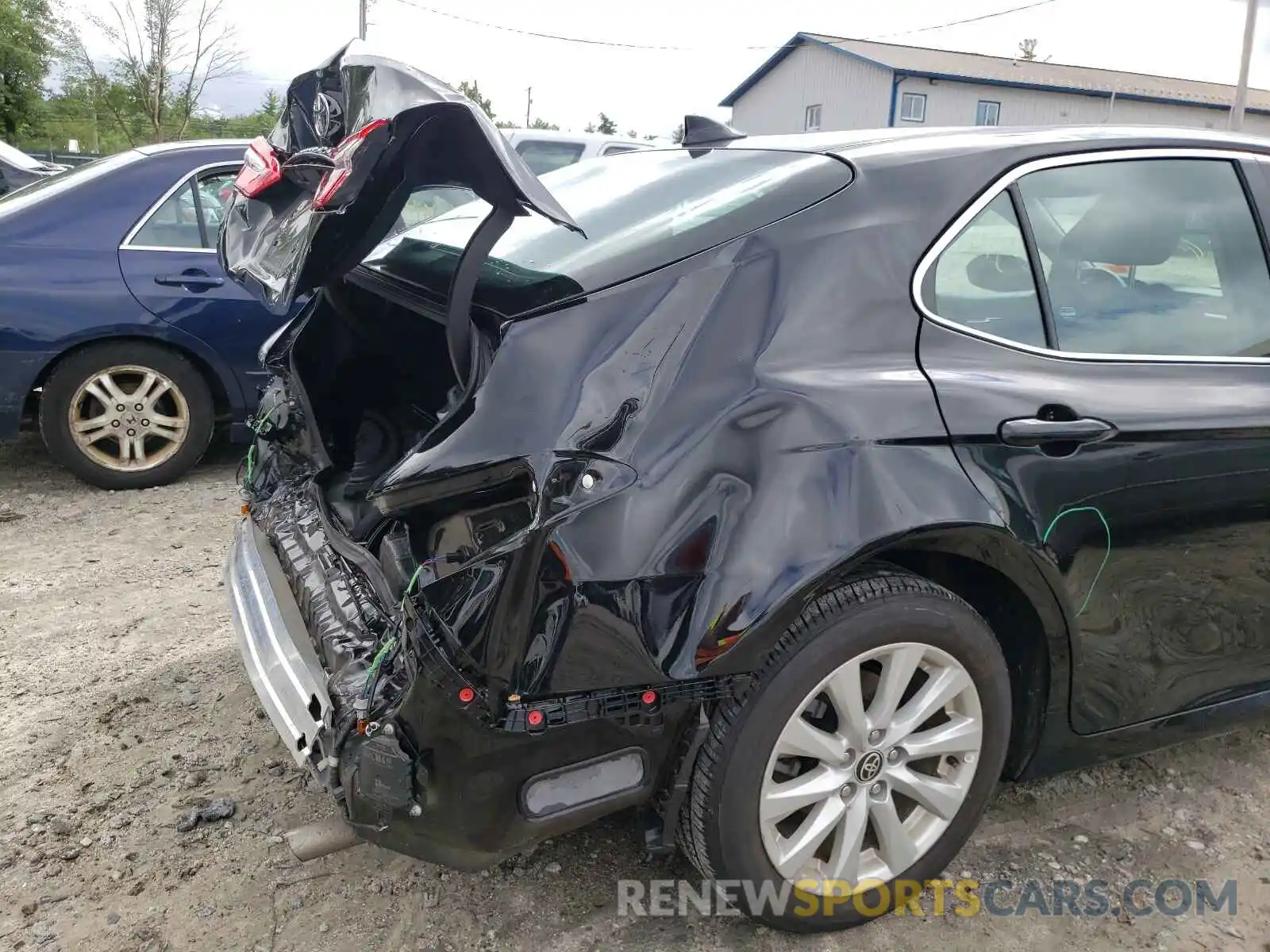 9 Photograph of a damaged car 4T1L11AK6LU397979 TOYOTA CAMRY 2020