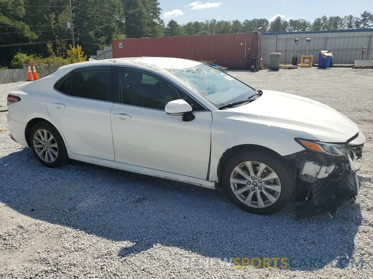 4 Photograph of a damaged car 4T1L11AK6LU900443 TOYOTA CAMRY 2020