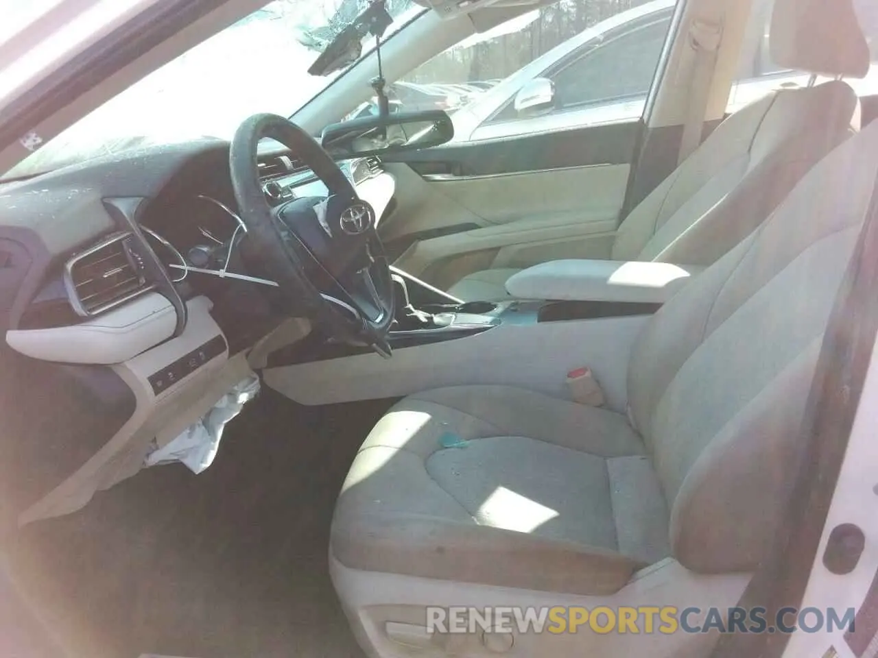 7 Photograph of a damaged car 4T1L11AK6LU900443 TOYOTA CAMRY 2020