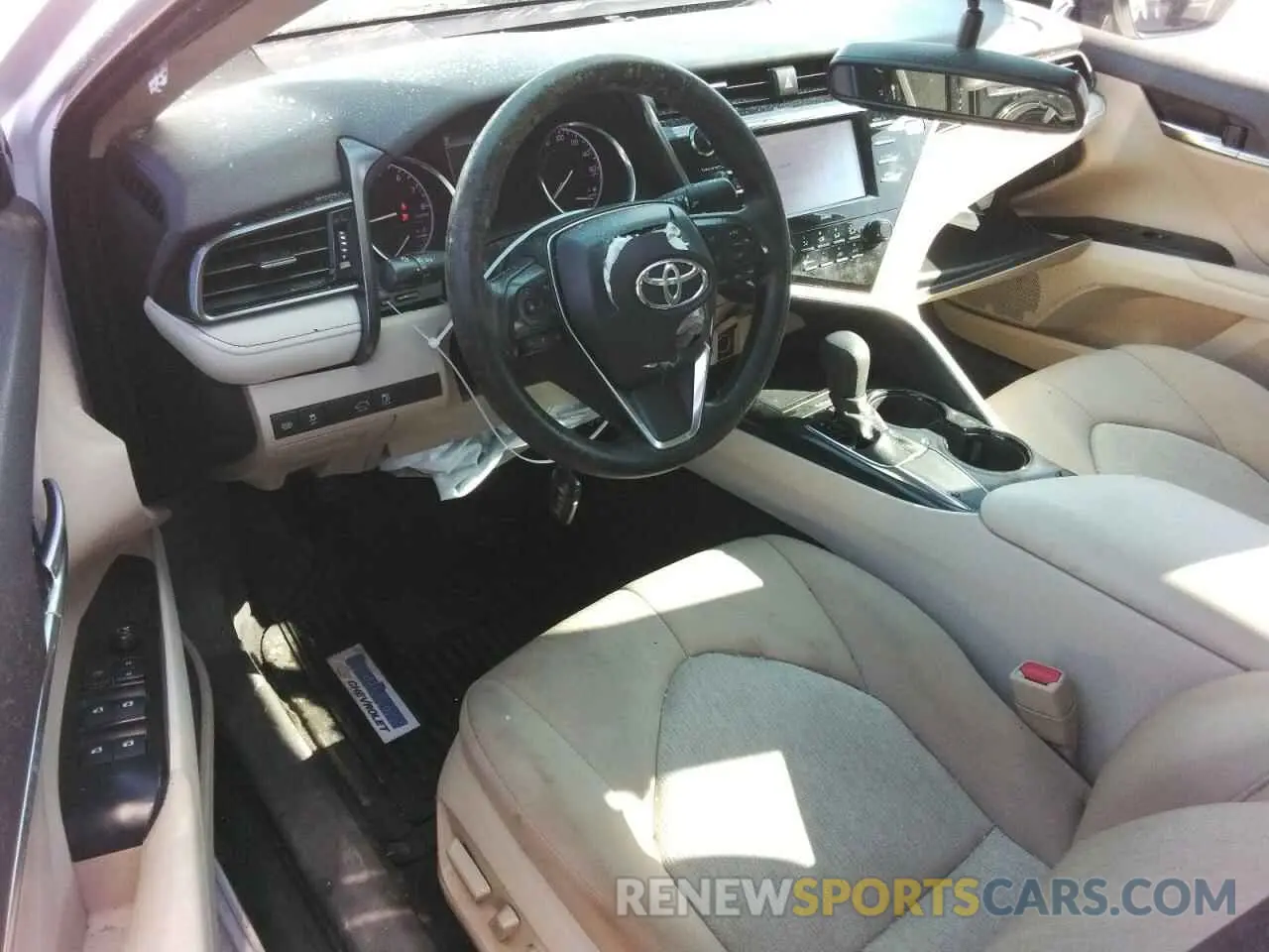 8 Photograph of a damaged car 4T1L11AK6LU900443 TOYOTA CAMRY 2020