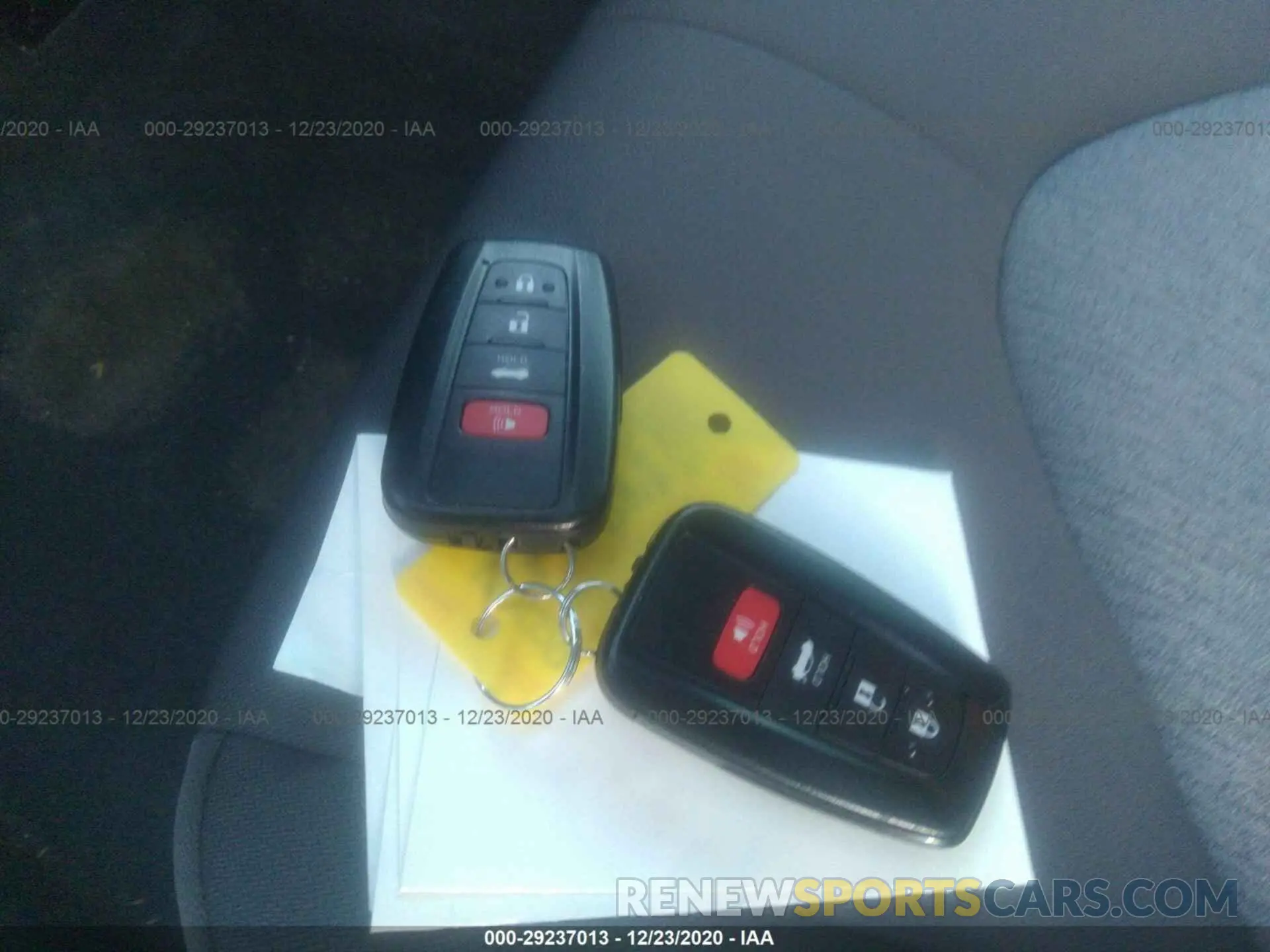 10 Photograph of a damaged car 4T1L11AK6LU910986 TOYOTA CAMRY 2020