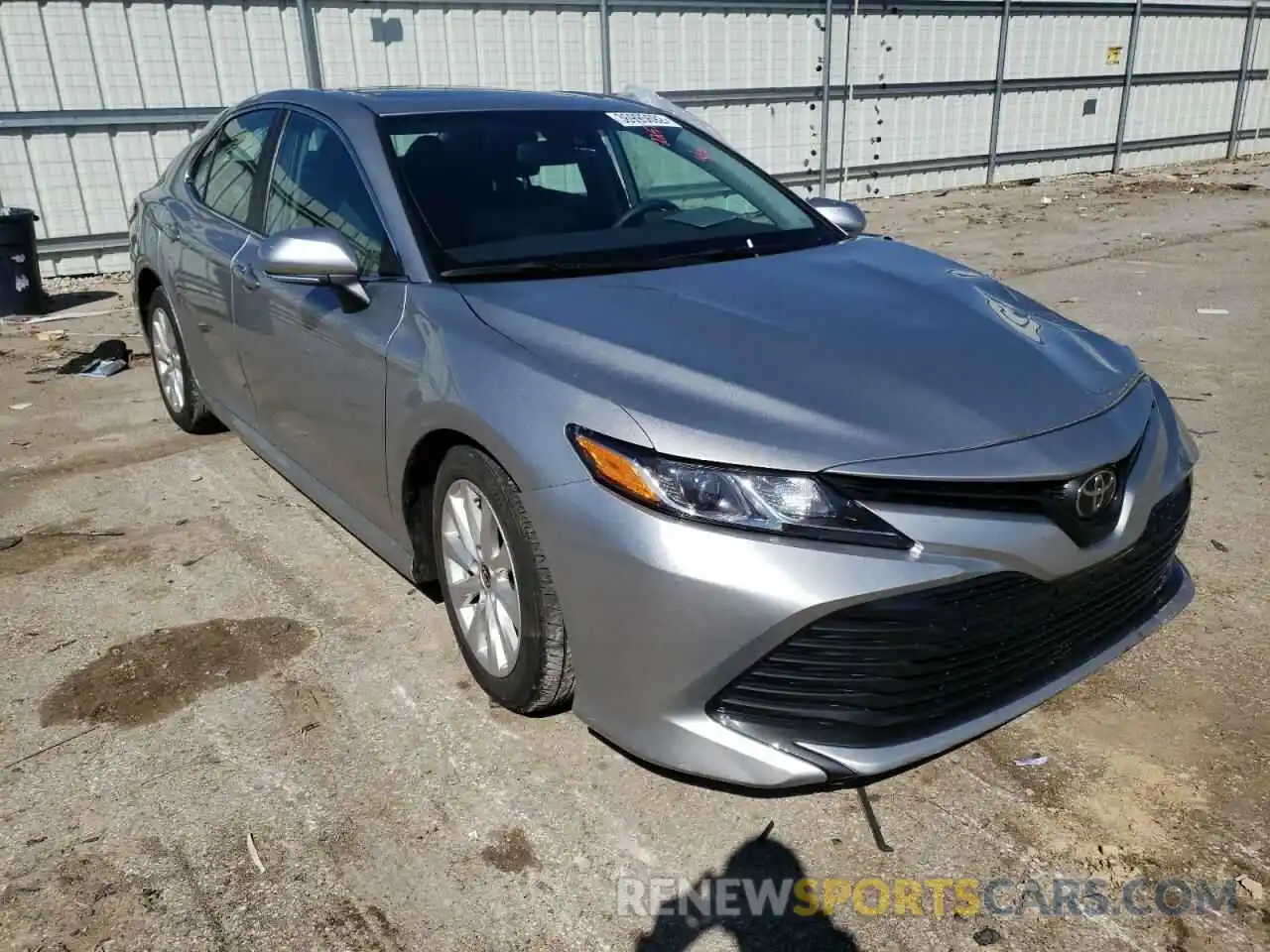 1 Photograph of a damaged car 4T1L11AK6LU992251 TOYOTA CAMRY 2020