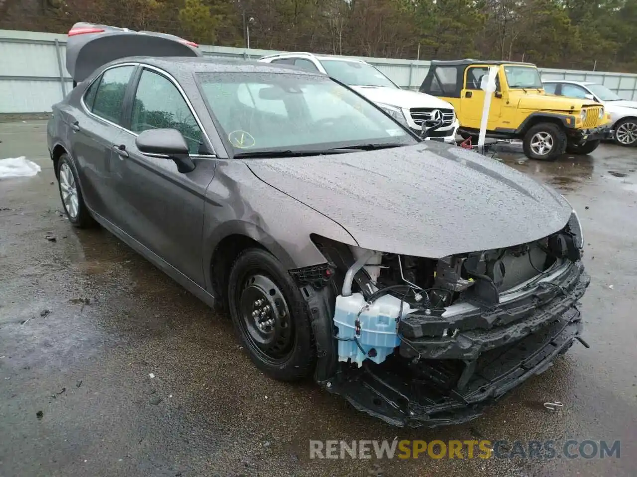 1 Photograph of a damaged car 4T1L11AK7LU319257 TOYOTA CAMRY 2020