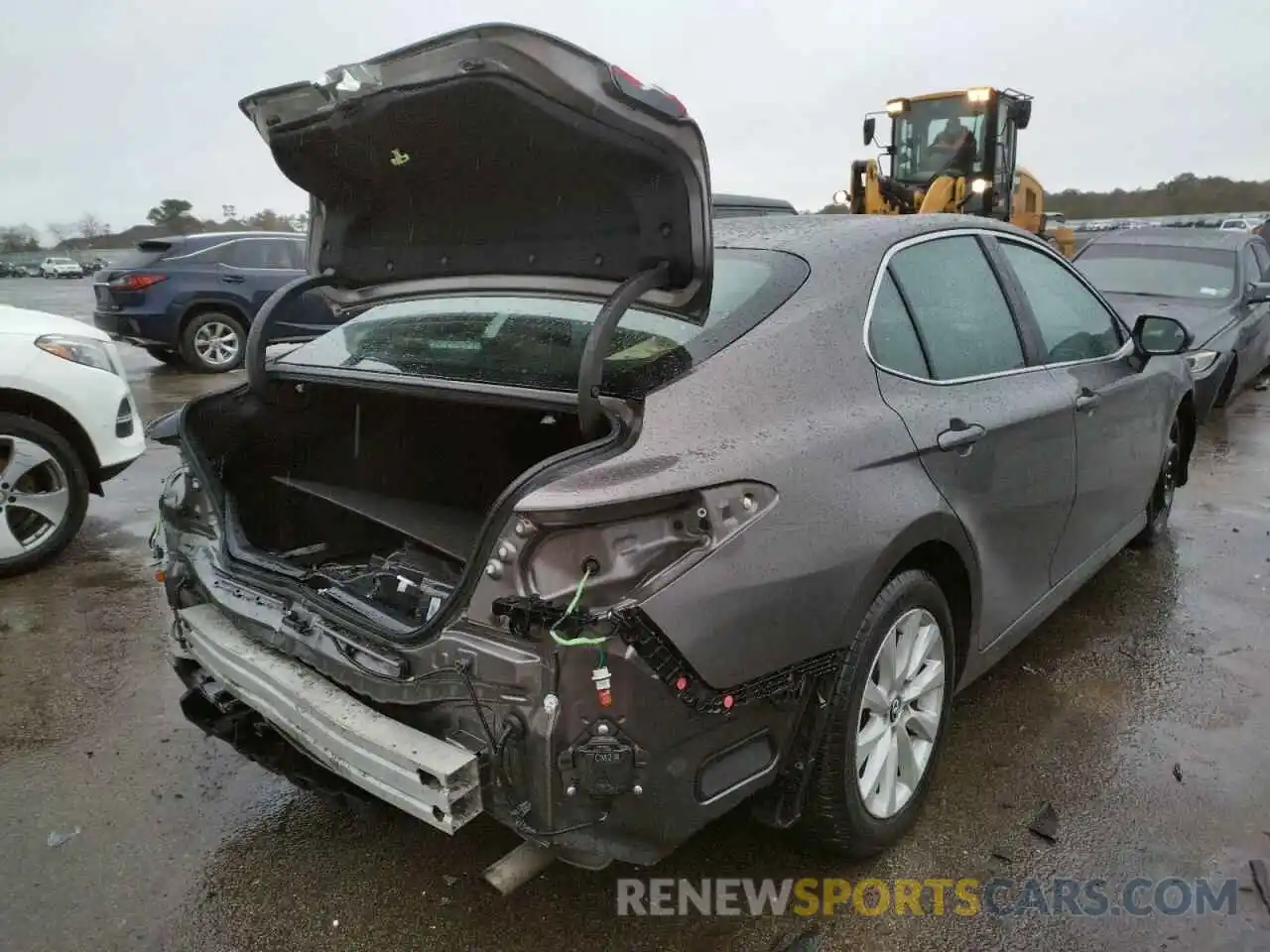 4 Photograph of a damaged car 4T1L11AK7LU319257 TOYOTA CAMRY 2020